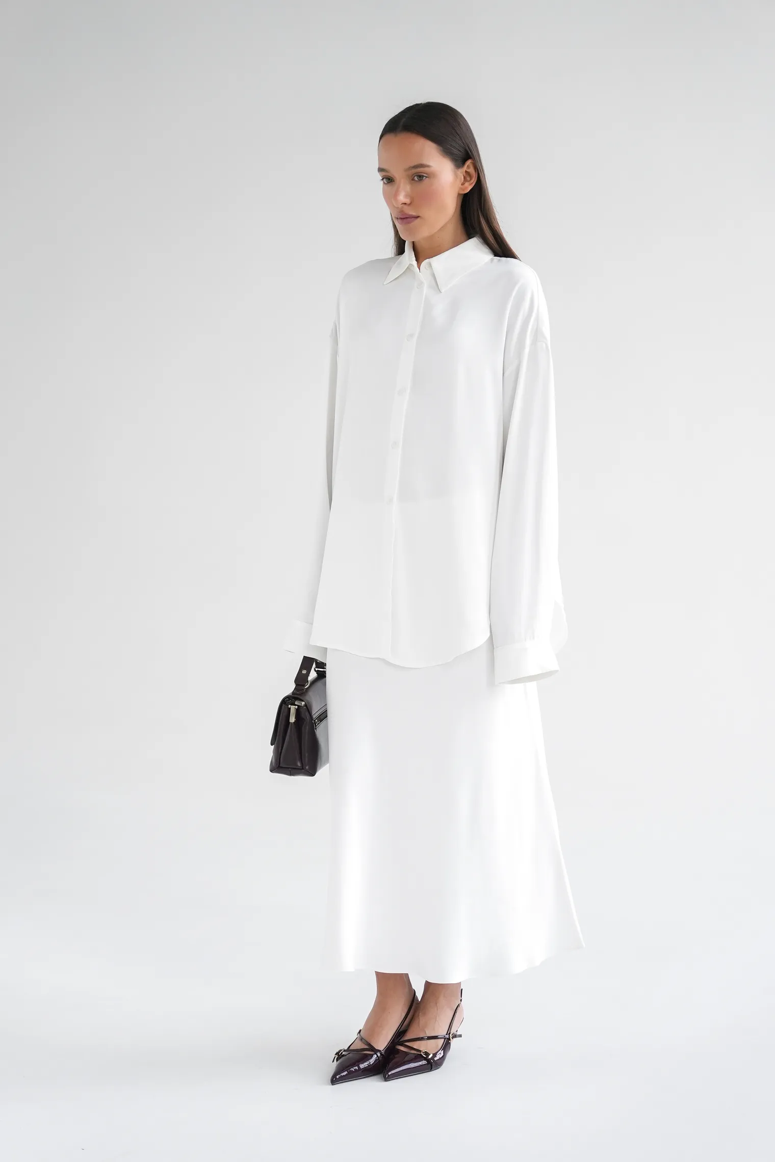 Юбка атласная удлиненная белого цвета фото 5