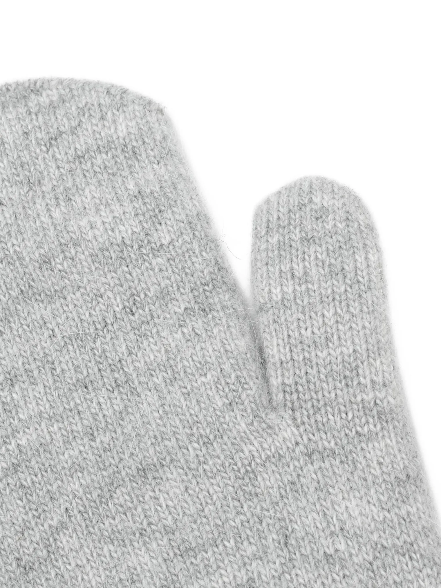 Варежки из ангоры серого цвета фото 2