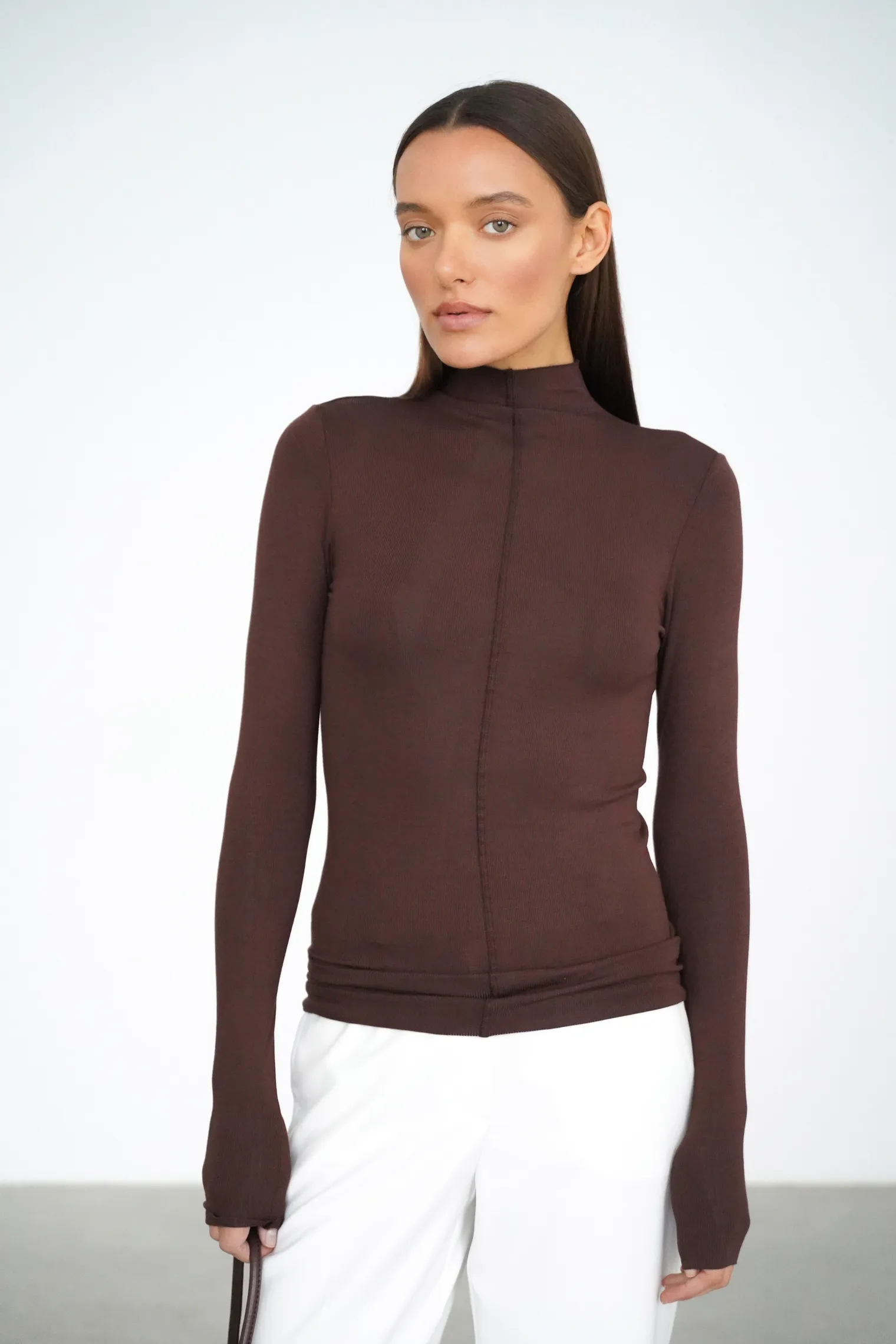 Водолазка в рубчик цвета горький шоколад фото 1