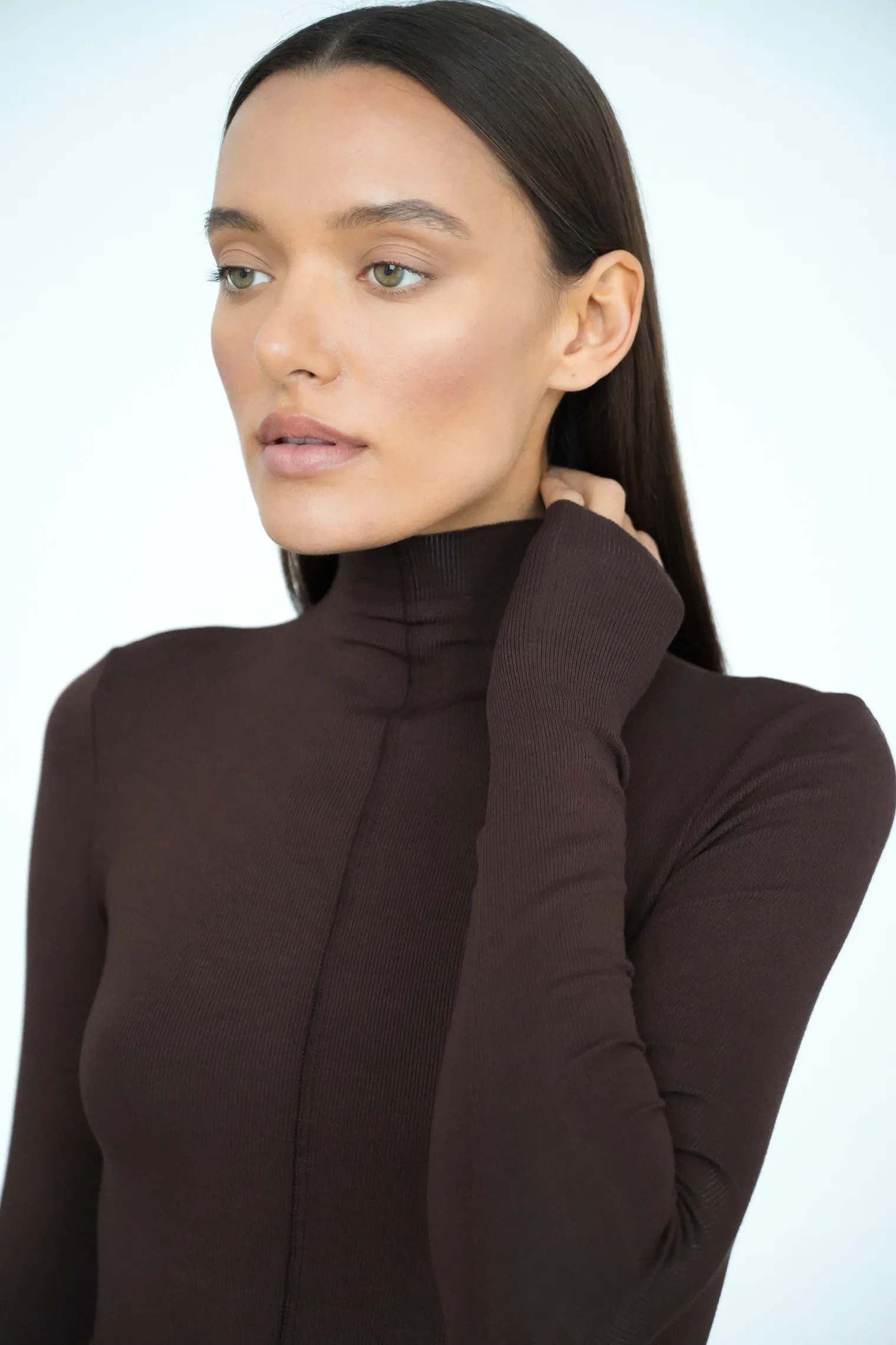 Водолазка в рубчик цвета горький шоколад фото 6