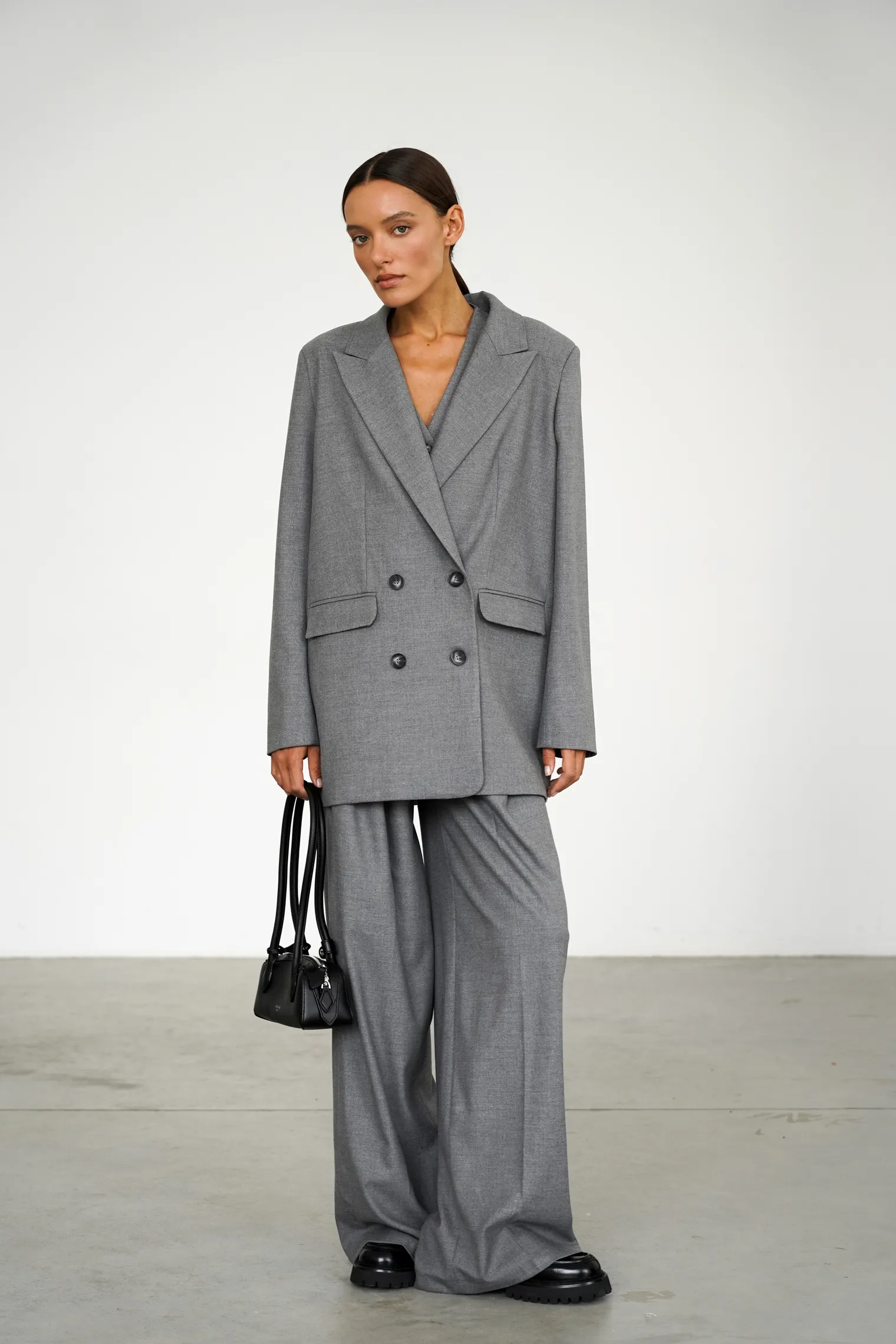 Брюки широкого кроя с завышенной талией со складками серого цвета фото 8