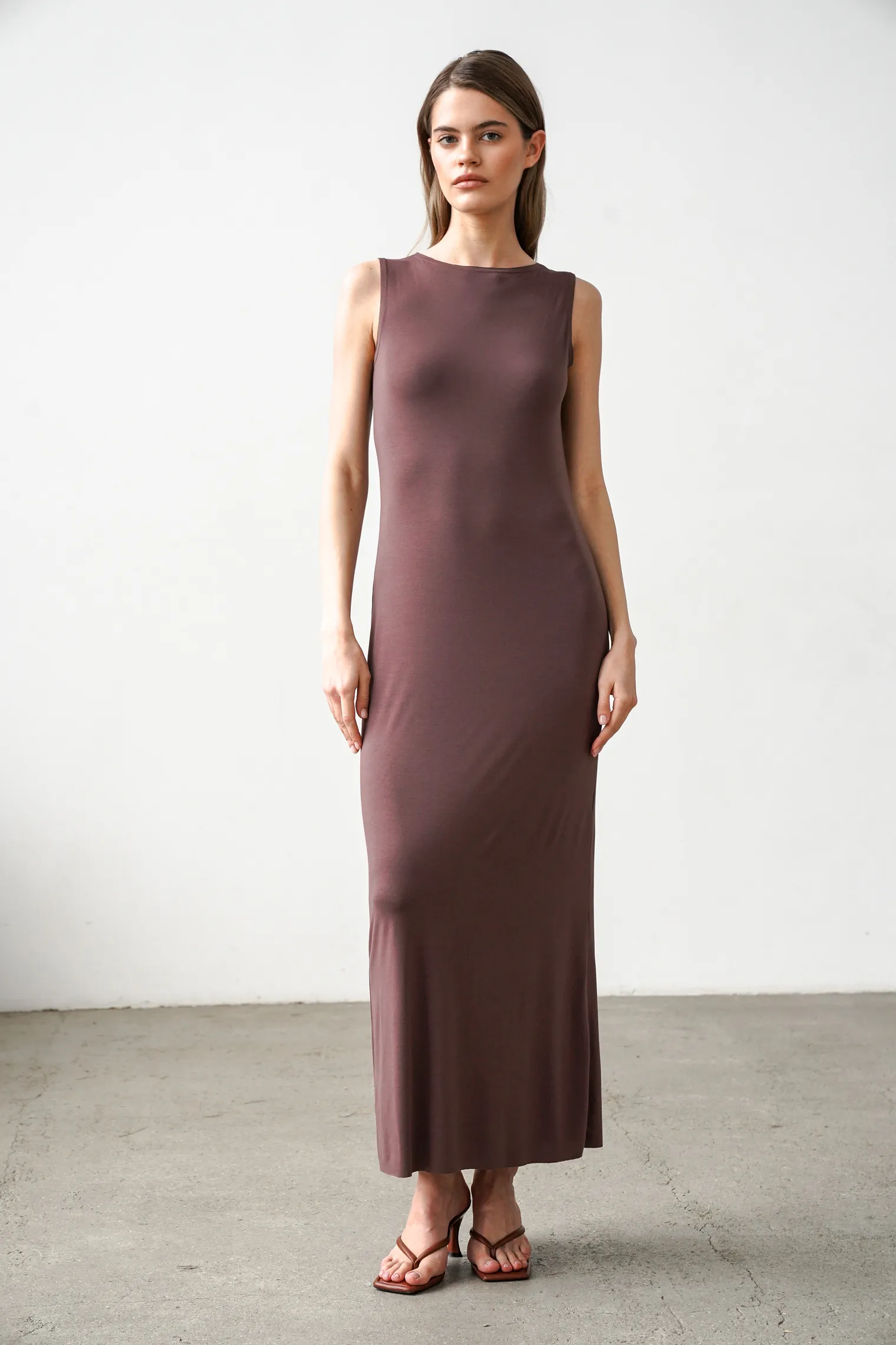 Платье макси шоколадного цвета фото 3