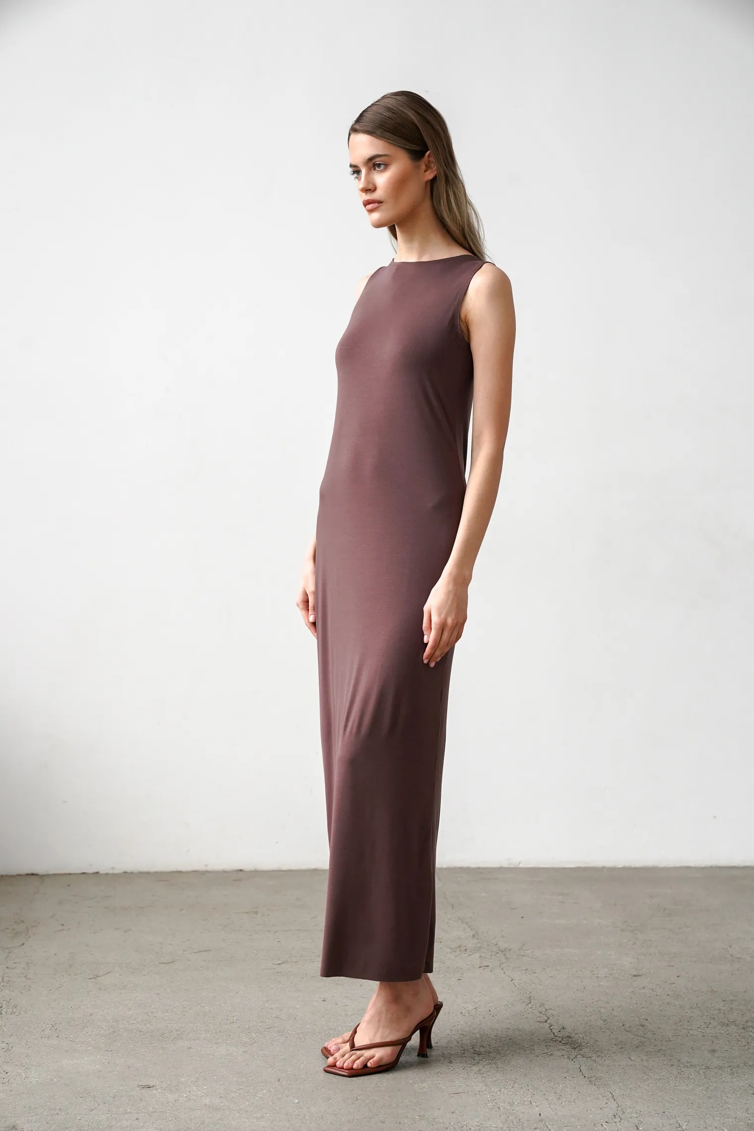 Платье макси шоколадного цвета фото 6