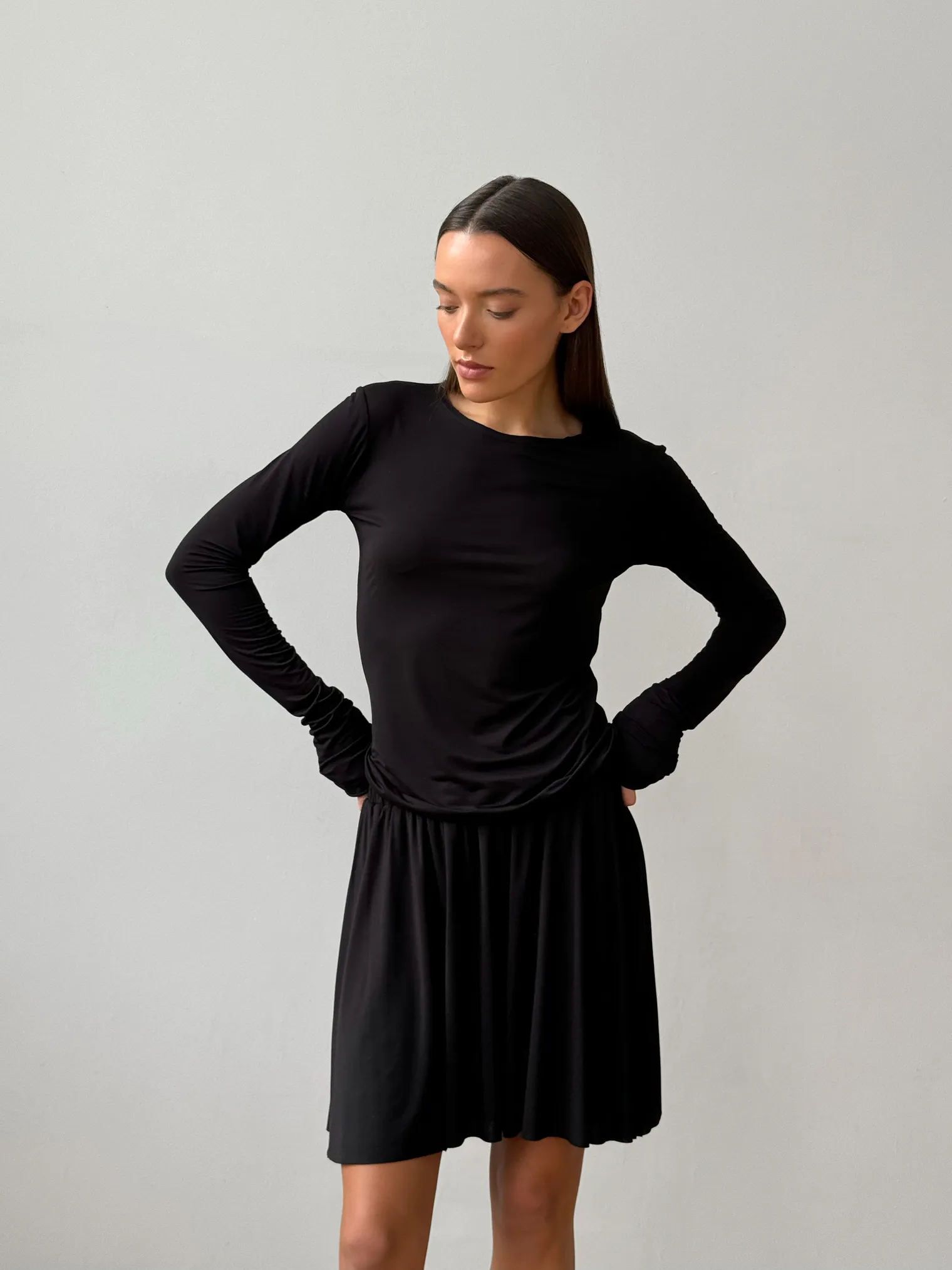 Юбка мини из трикотажа чёрного цвета фото 6