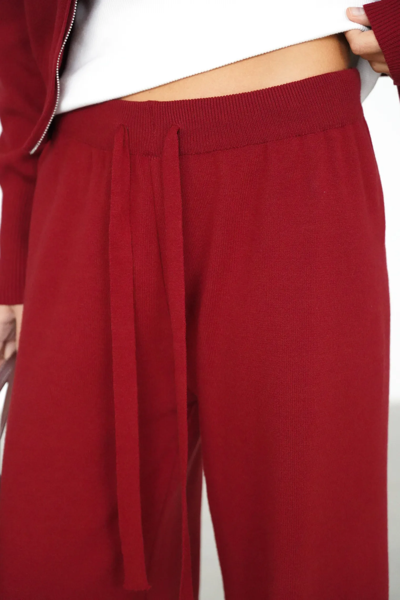 Костюм трикотажный: кардиган, брюки бордового цвета фото 5