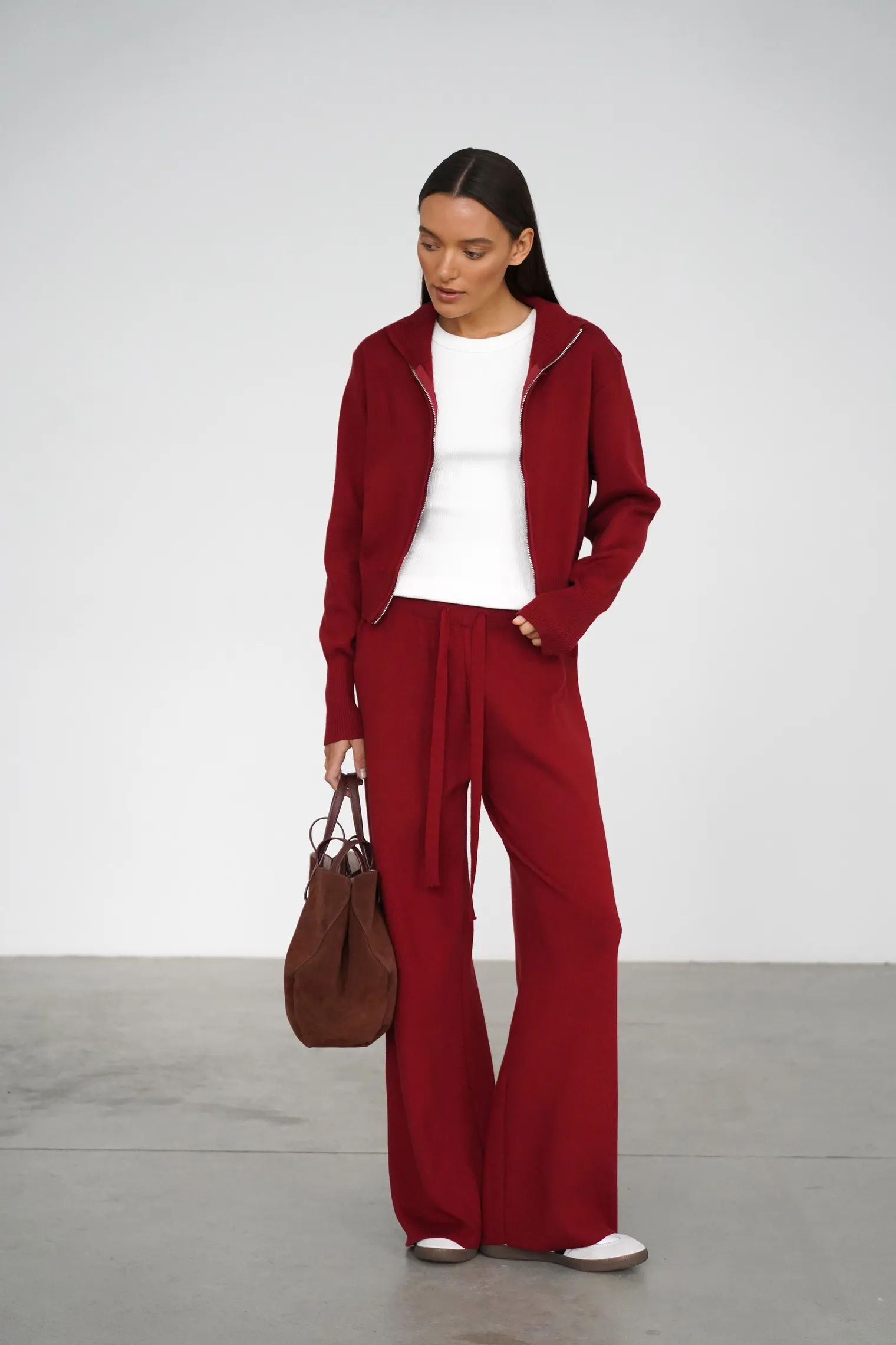 Костюм трикотажный: кардиган, брюки бордового цвета фото 6