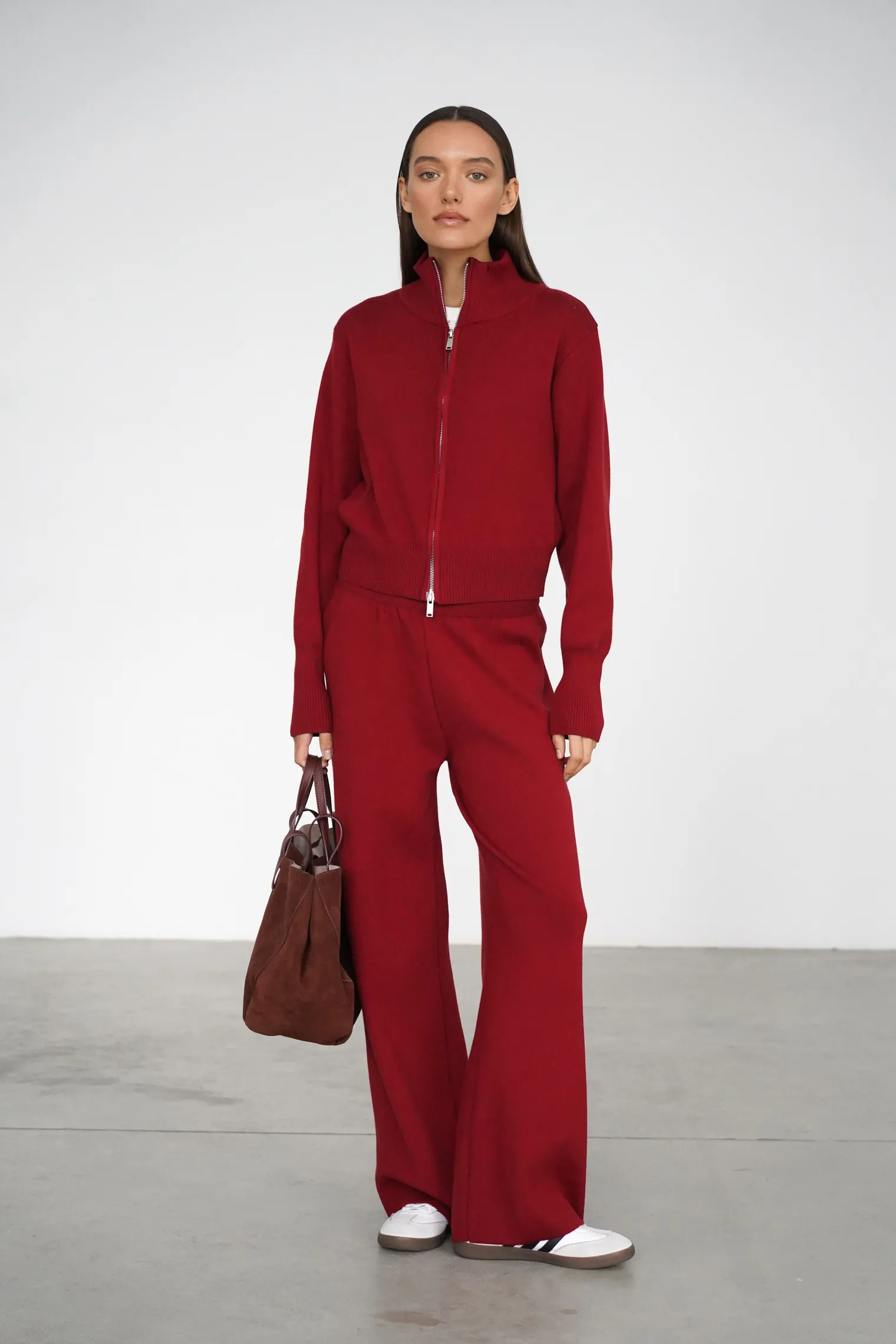 Костюм трикотажный: кардиган, брюки бордового цвета фото 3
