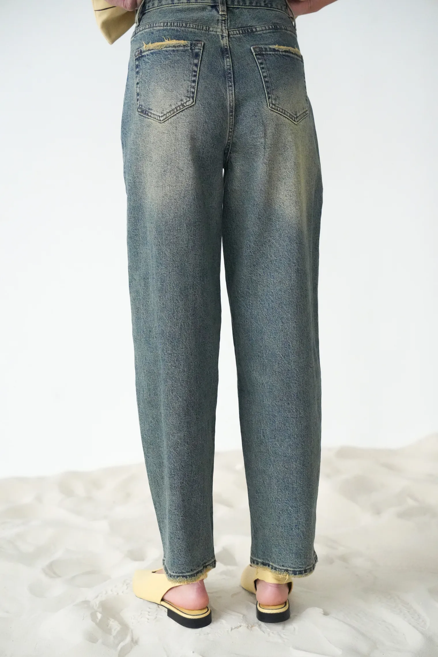 Джинсы свободного кроя в винтажном стиле голубого цвета фото 4
