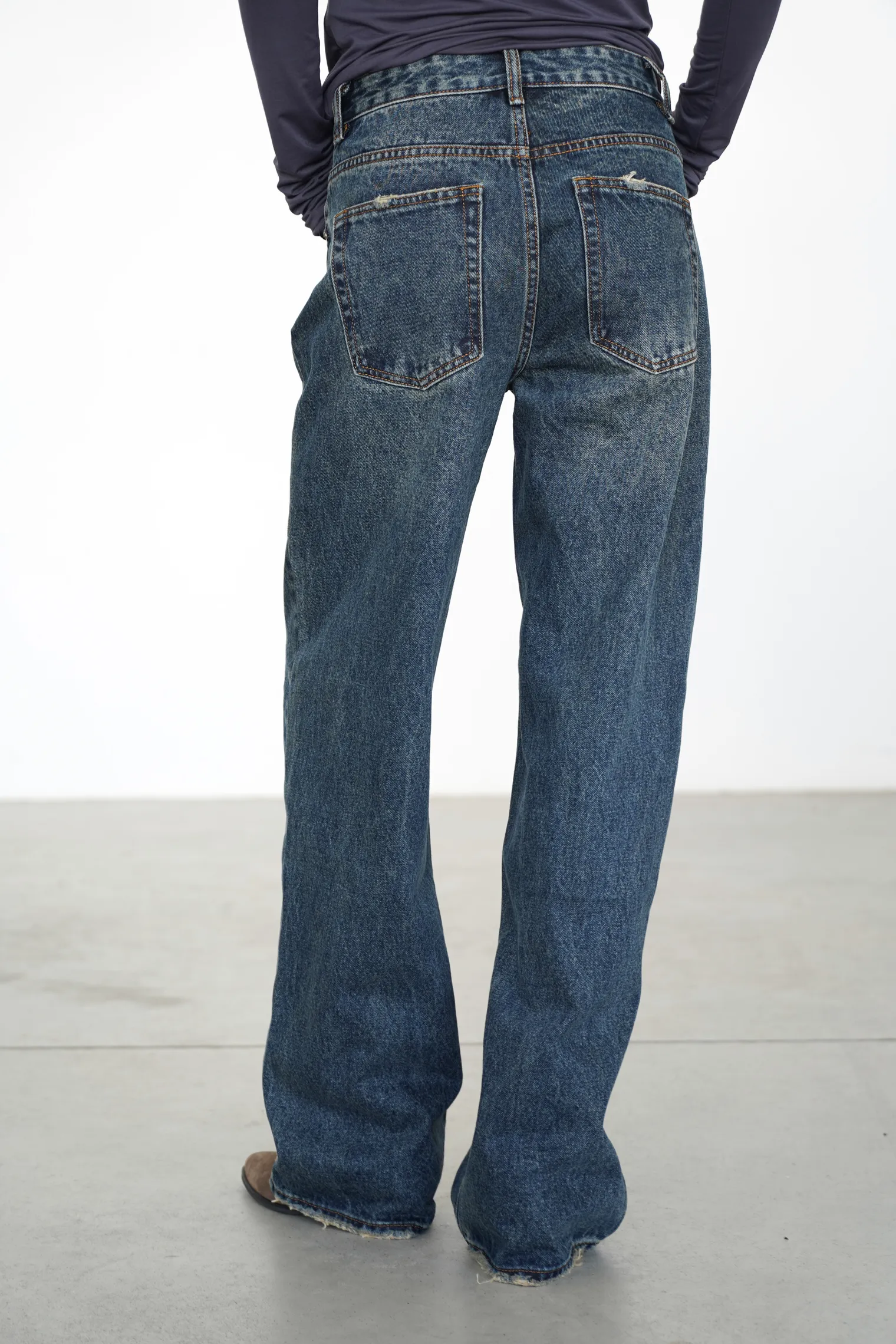Джинсы свободного кроя в винтажном стиле синего цвета фото 2
