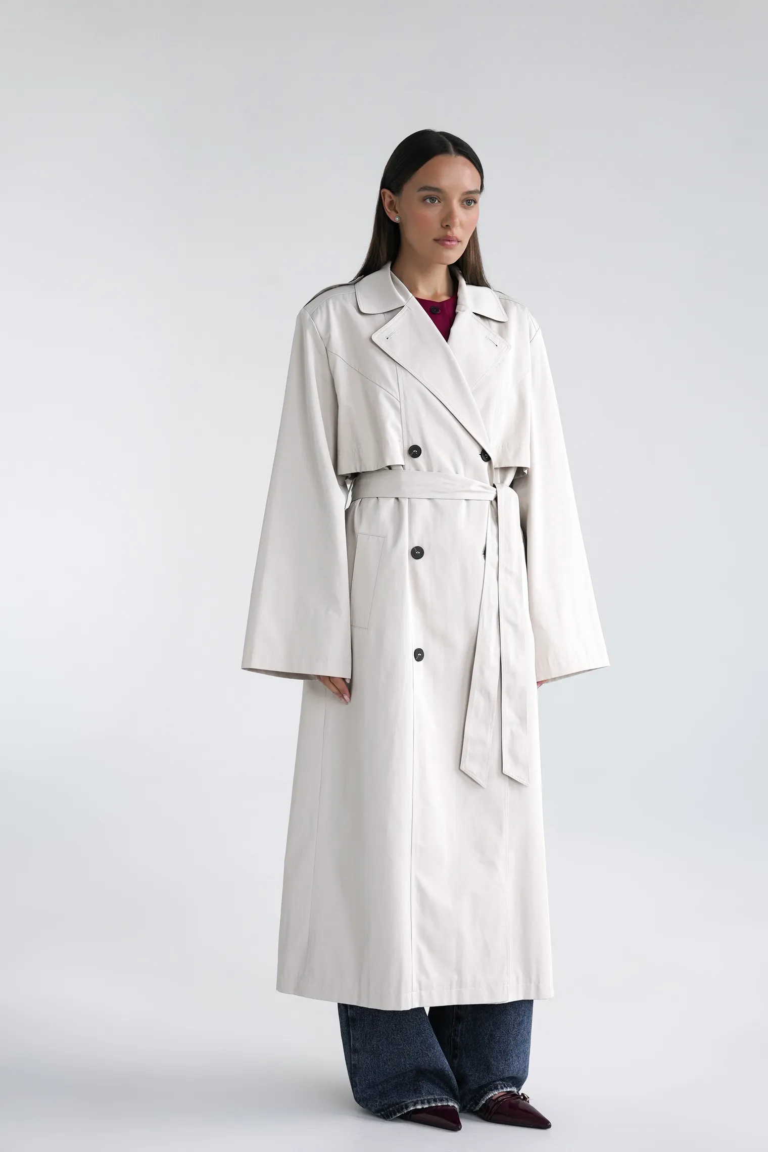 Тренч двубортный с поясом кремового цвета фото 1