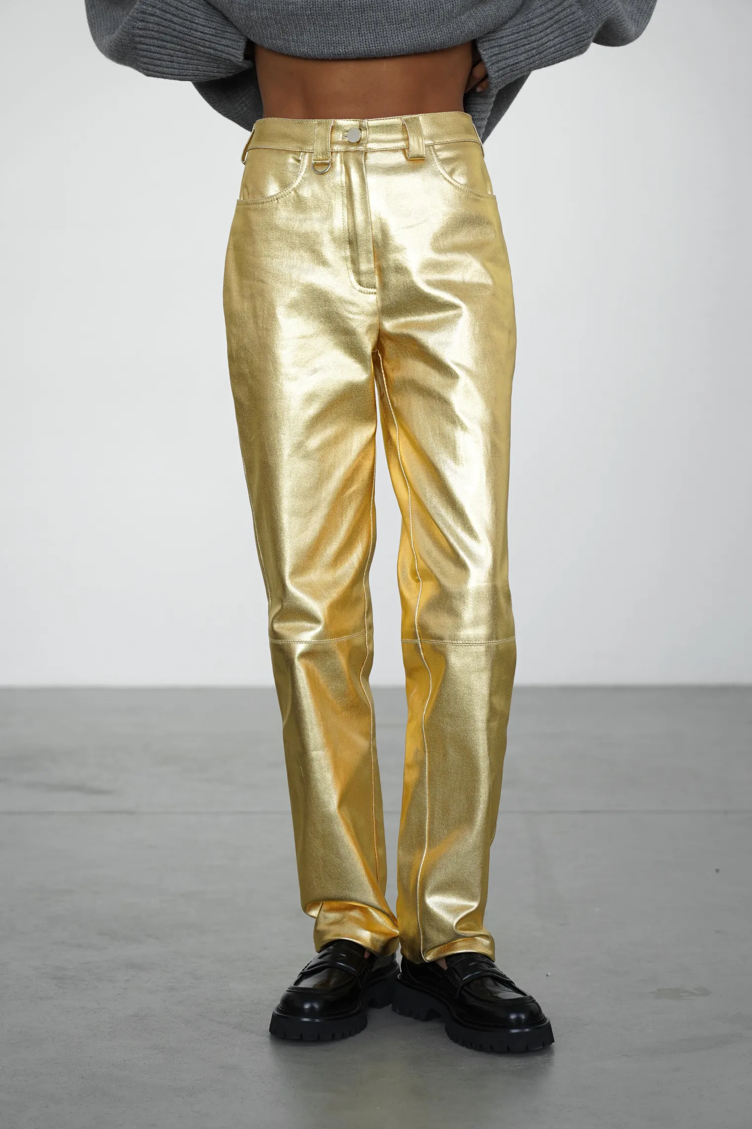 Брюки широкого кроя с завышенной талией золотого цвета фото 6