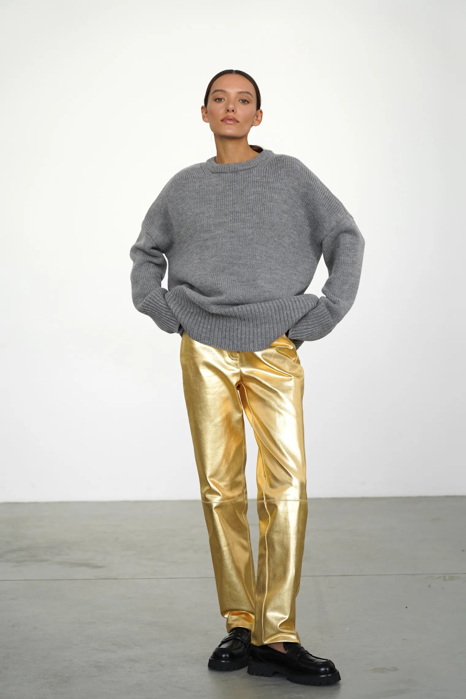 Брюки широкого кроя с завышенной талией золотого цвета фото 5