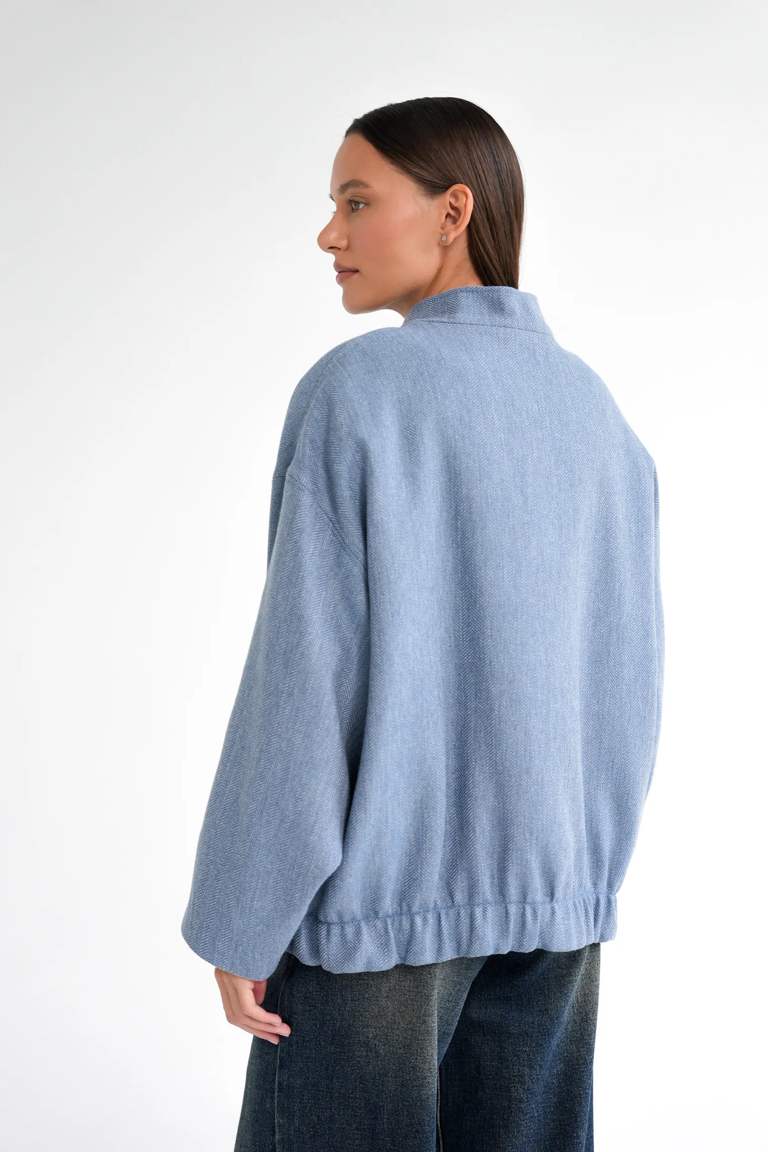 Бомбер свободного кроя из шерсти цвета голубой/серый в ёлочку фото 4