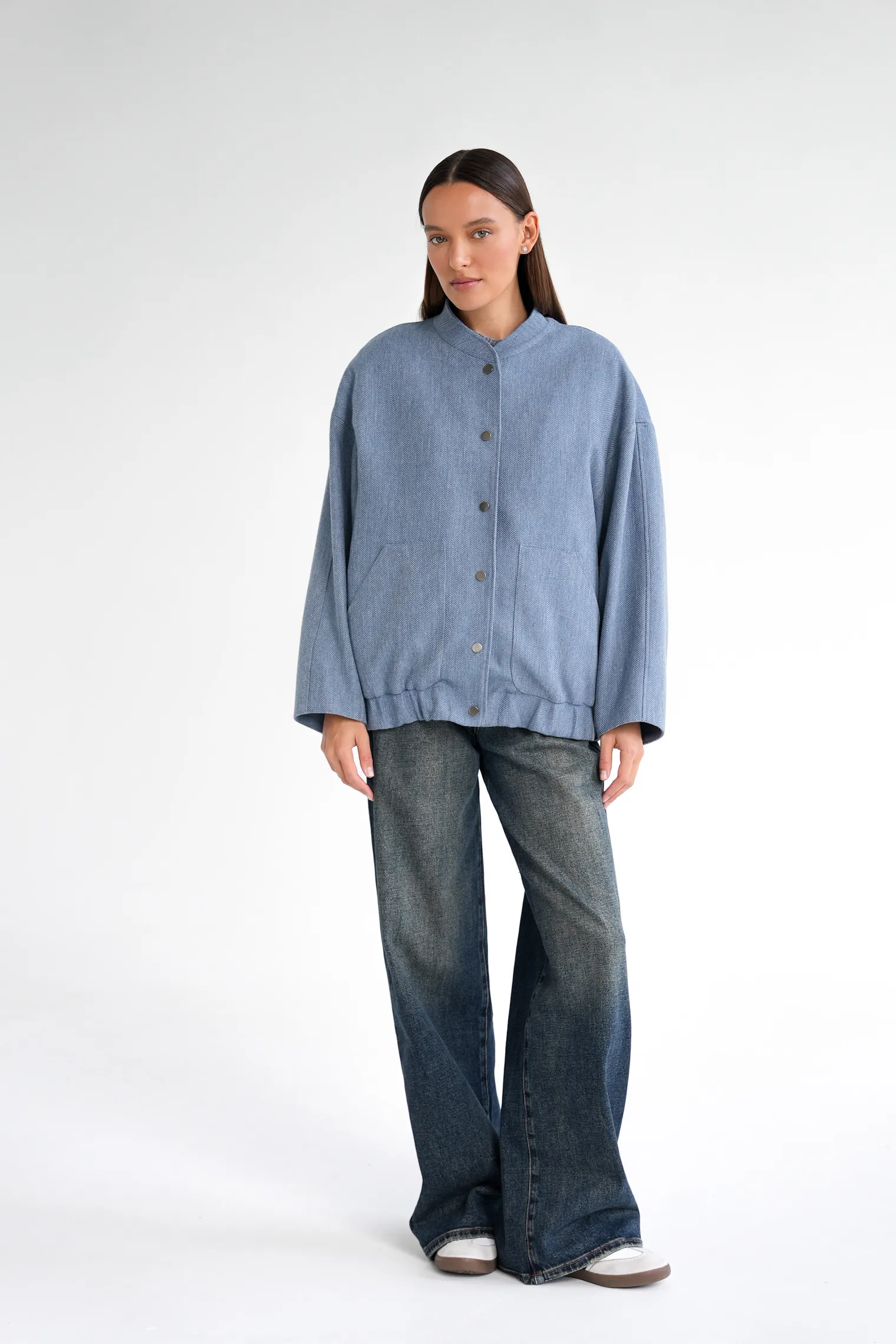 Бомбер свободного кроя из шерсти цвета голубой/серый в ёлочку фото 6