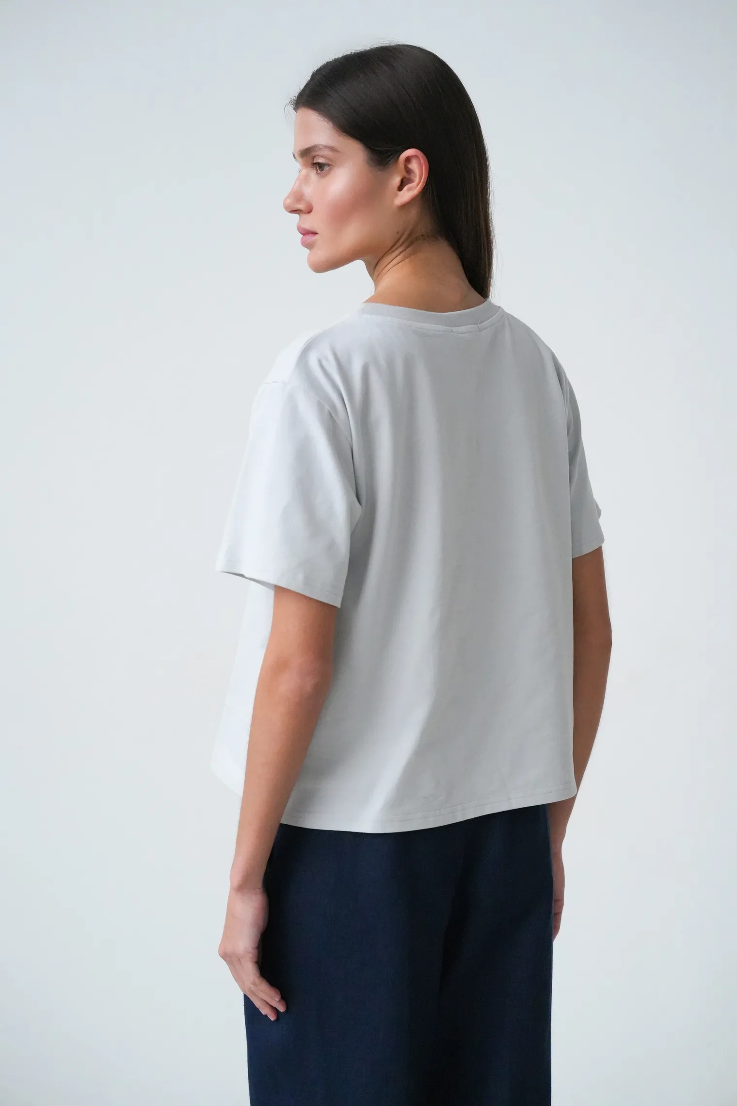 Футболка свободного кроя пепельного цвета фото 4