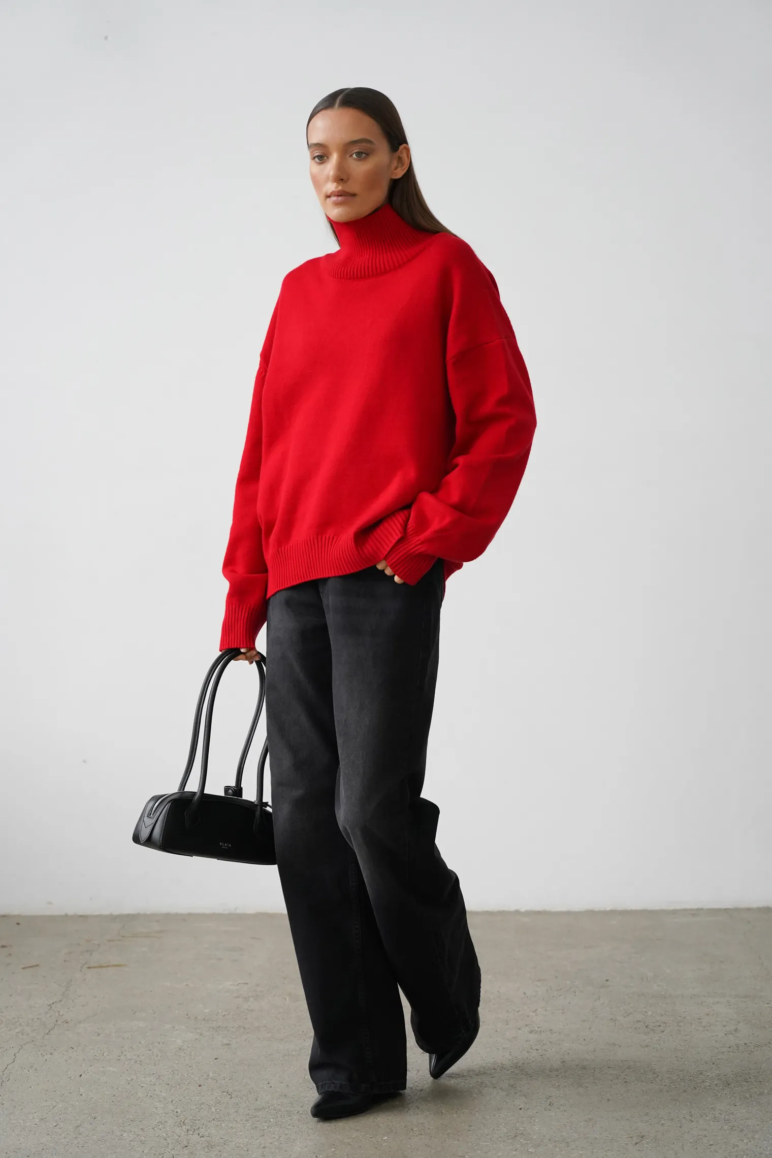 Джемпер мелкой вязки с высоким воротником красного цвета фото 3