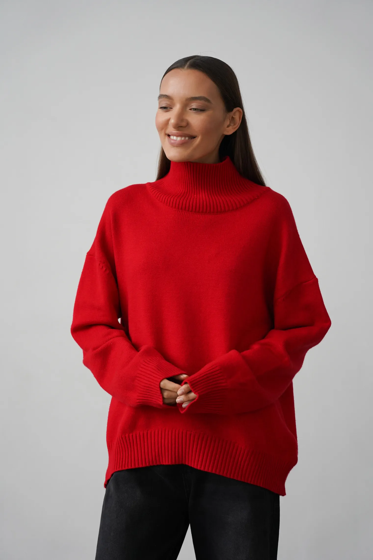 Джемпер мелкой вязки с высоким воротником красного цвета фото 6