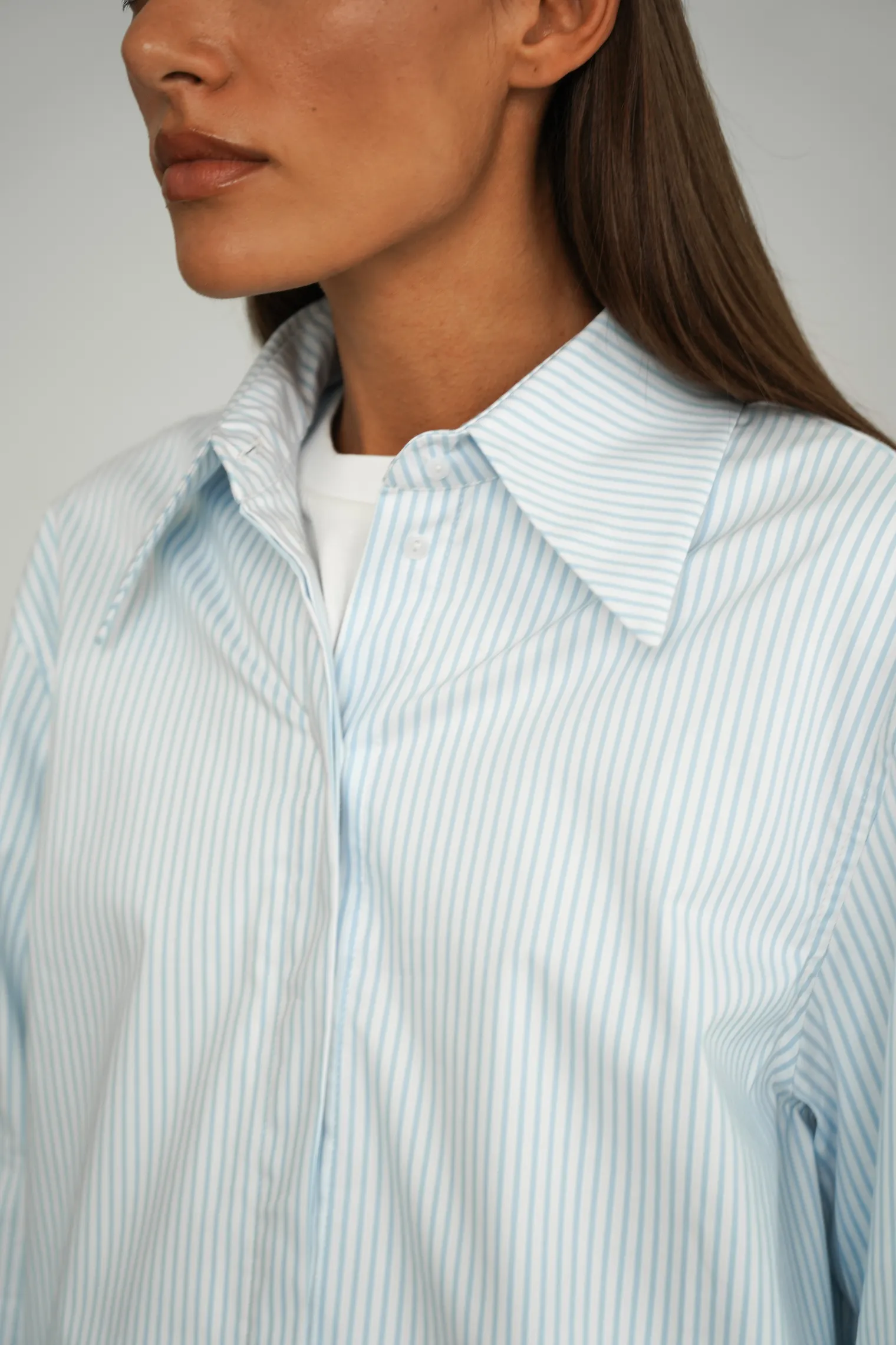 Рубашка свободного кроя из хлопка в полоску в цвете голубой/белый фото 2