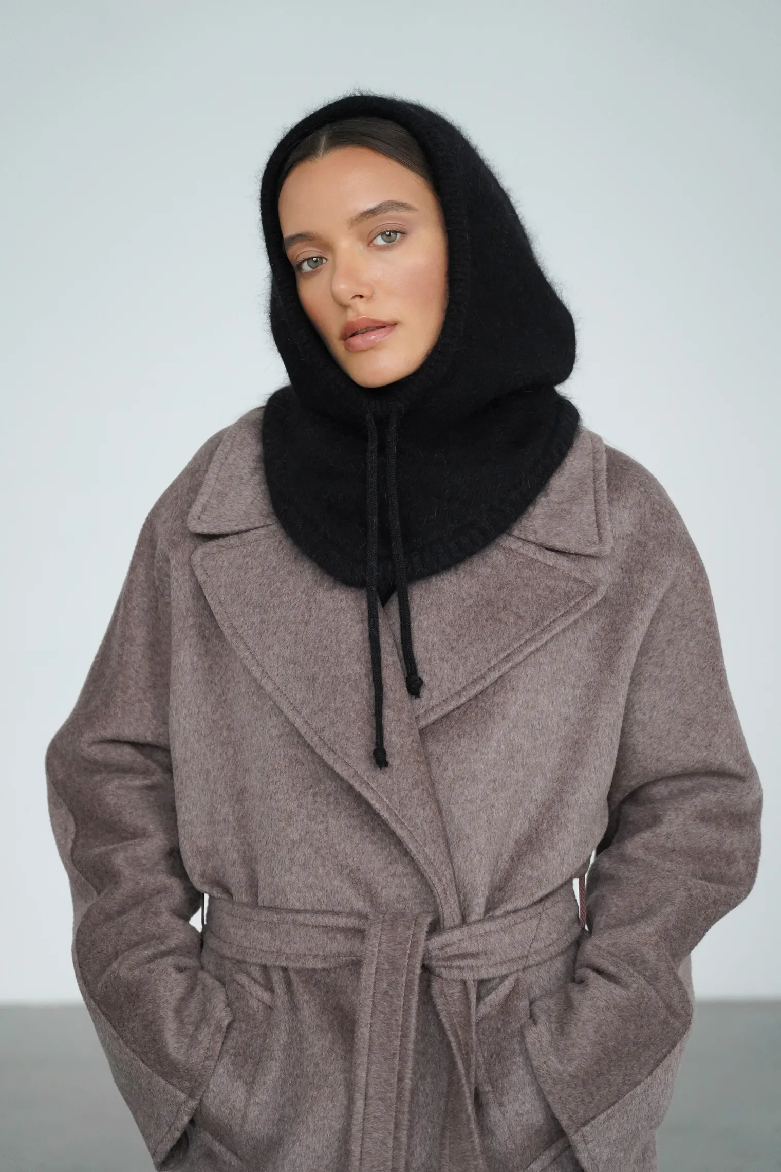 Капор из ангоры чёрного цвета фото 6