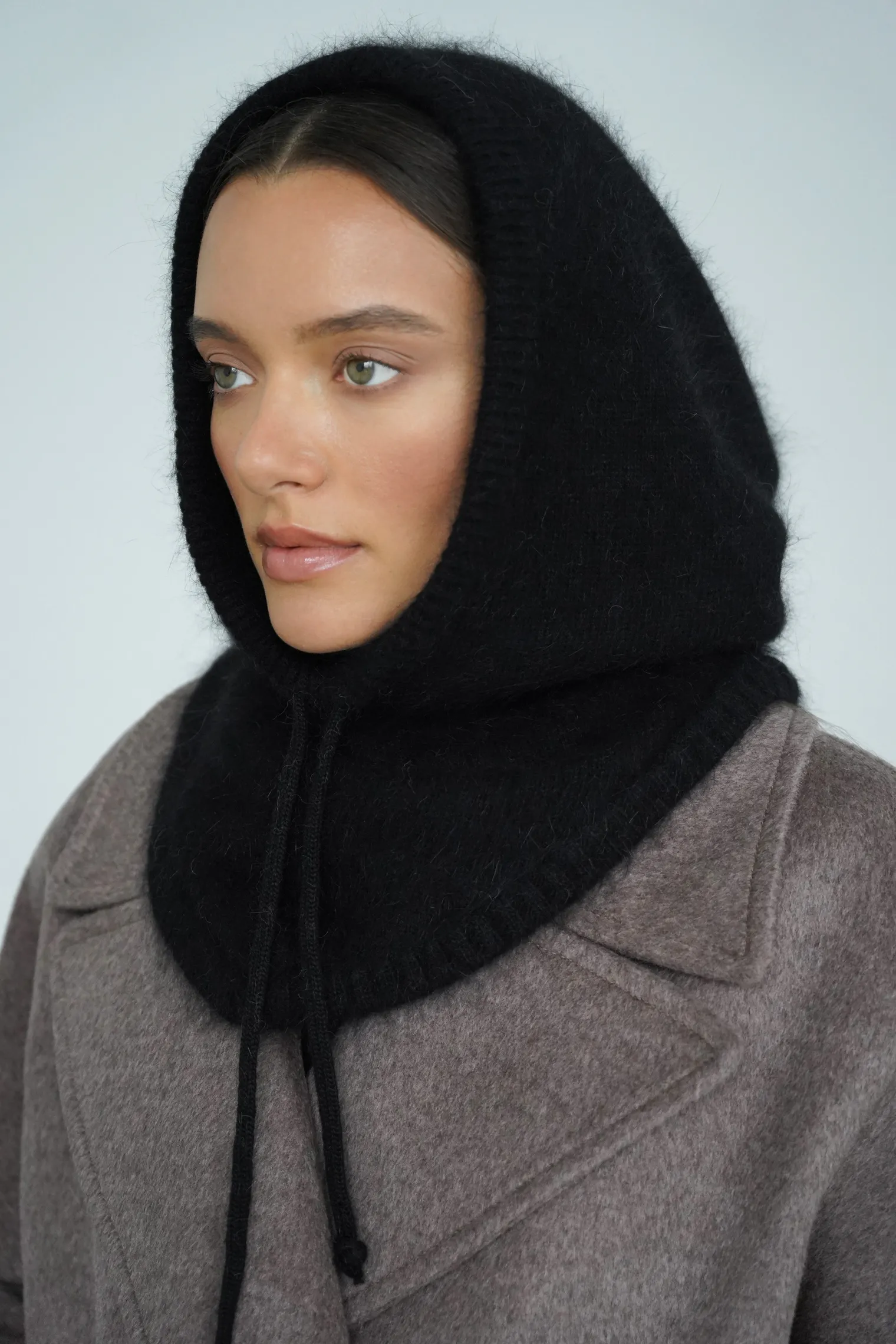 Капор из ангоры чёрного цвета фото 4