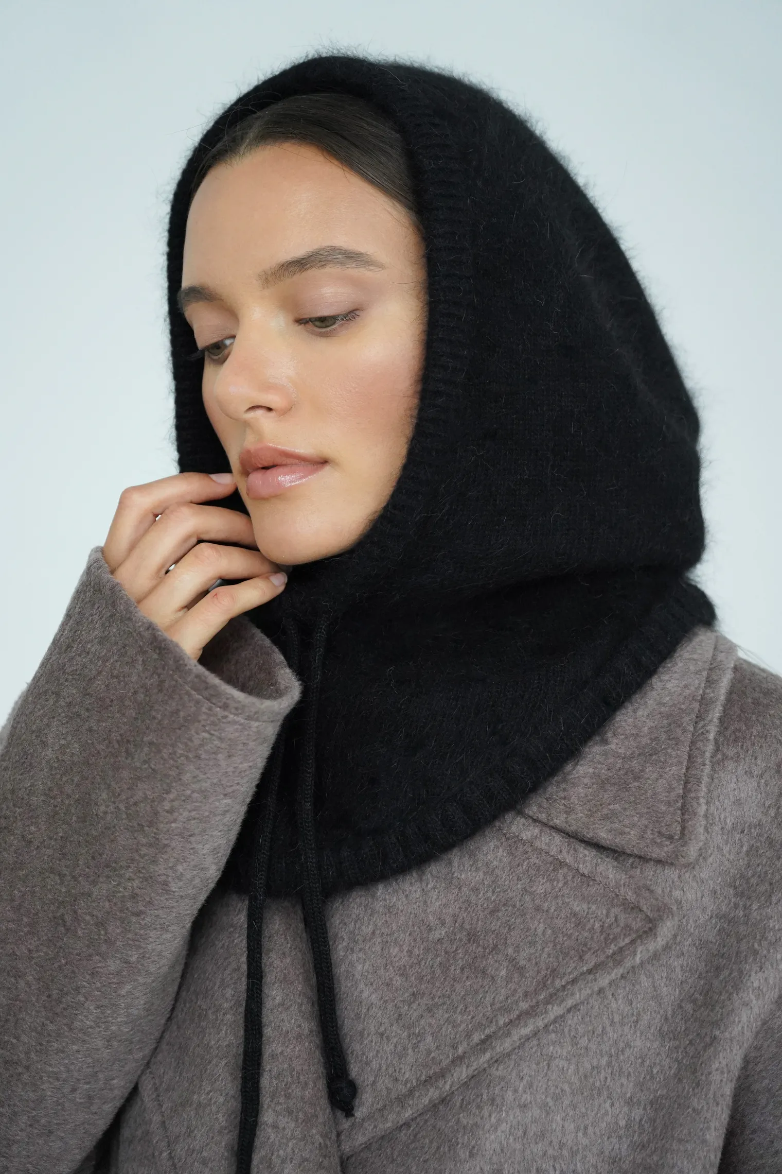 Капор из ангоры чёрного цвета фото 7