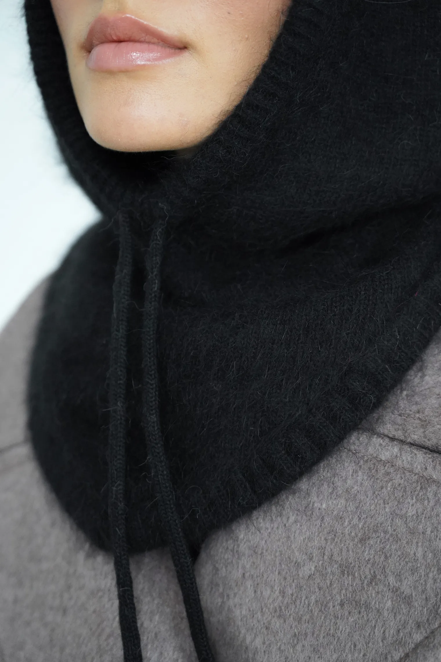 Капор из ангоры чёрного цвета фото 5