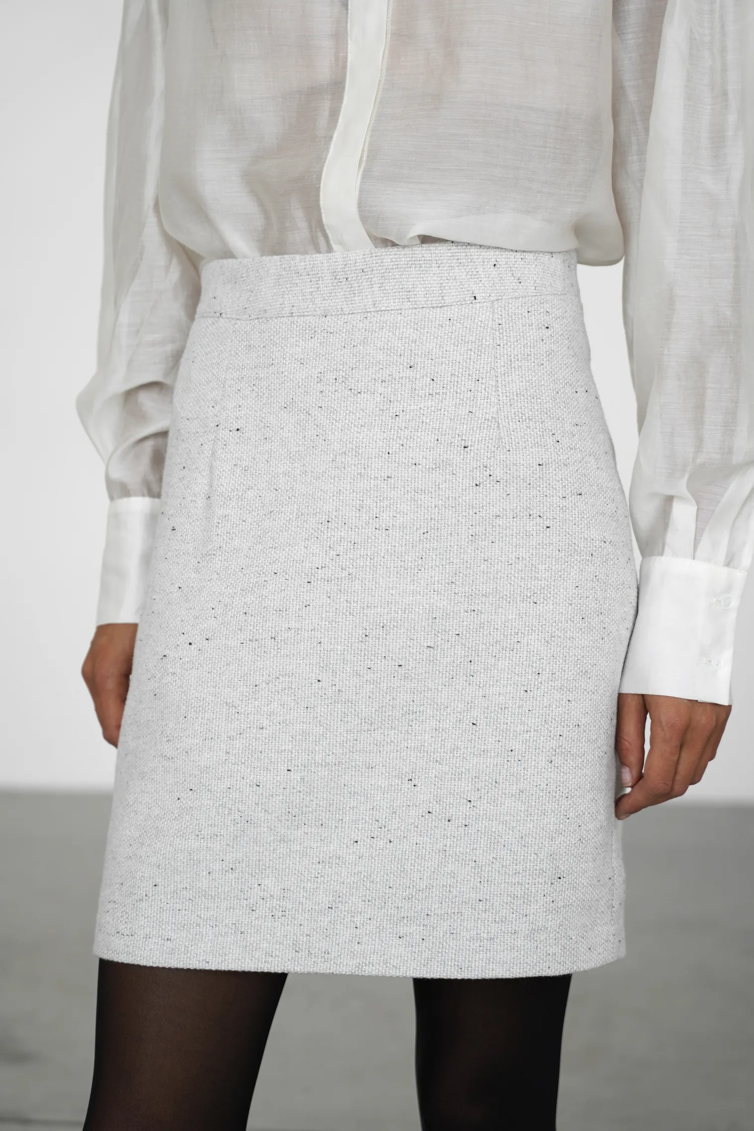 Юбка прямого кроя укороченная цвета серый меланж фото 2