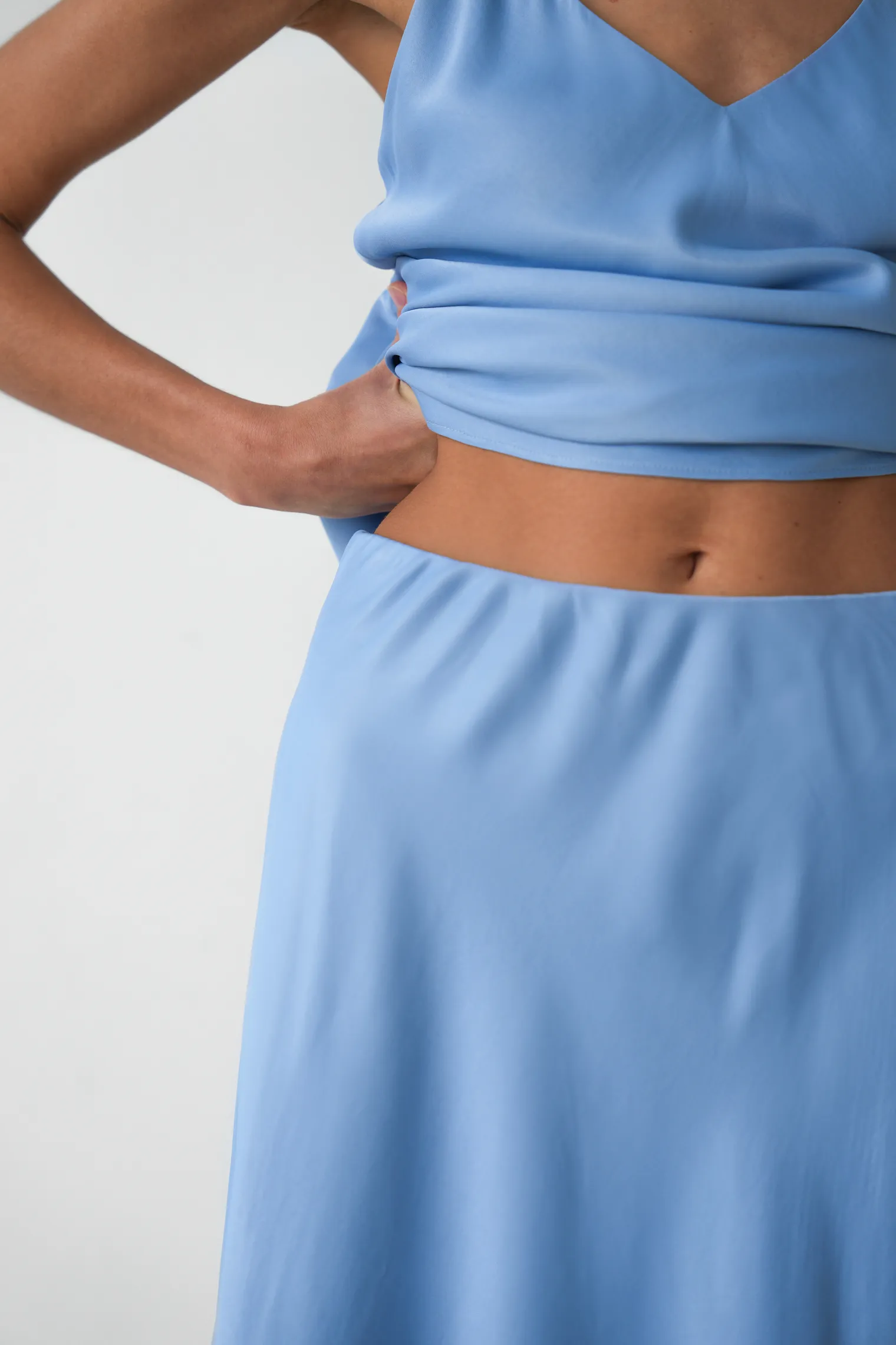 Юбка миди из вискозы голубого цвета фото 2