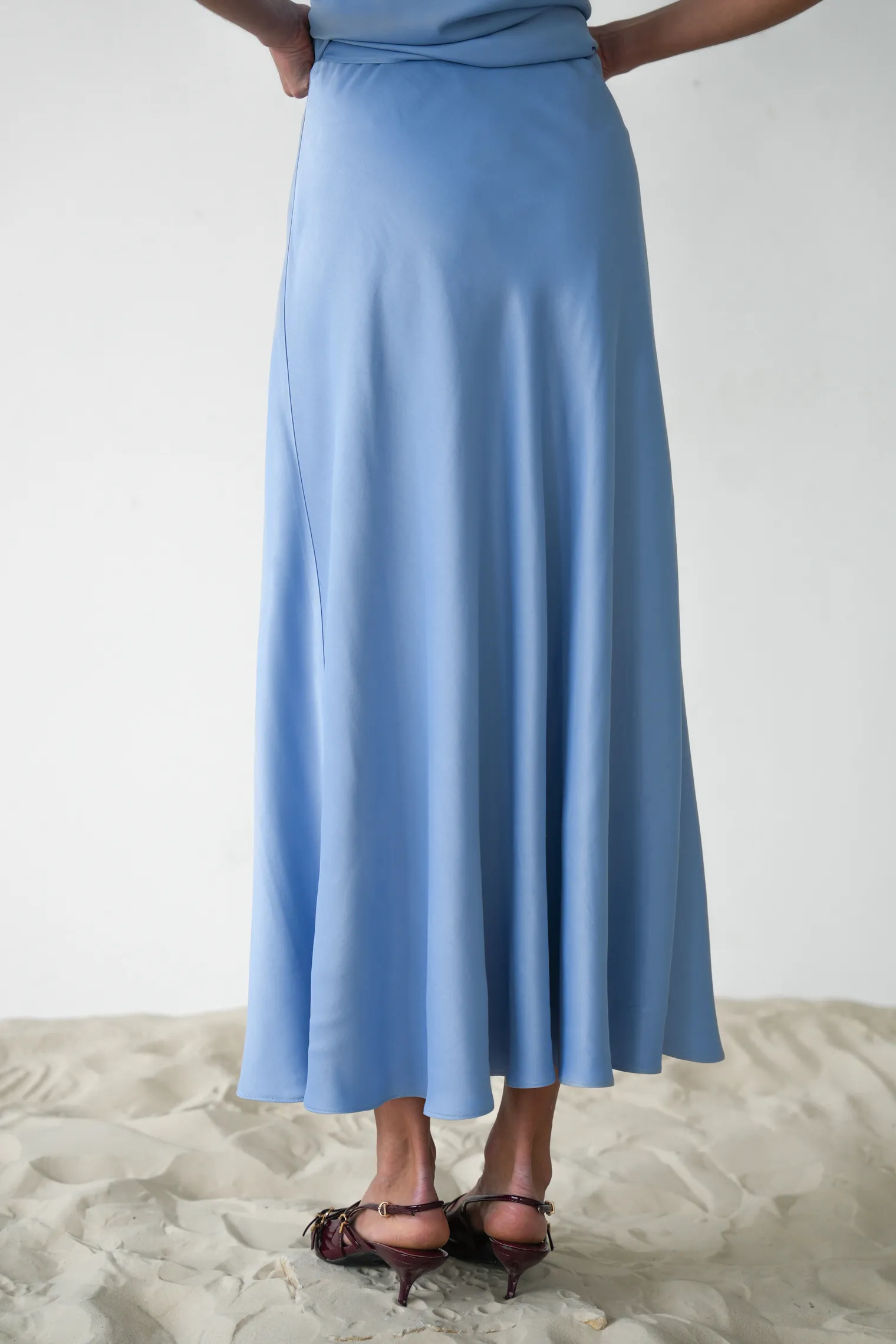 Юбка миди из вискозы голубого цвета фото 4