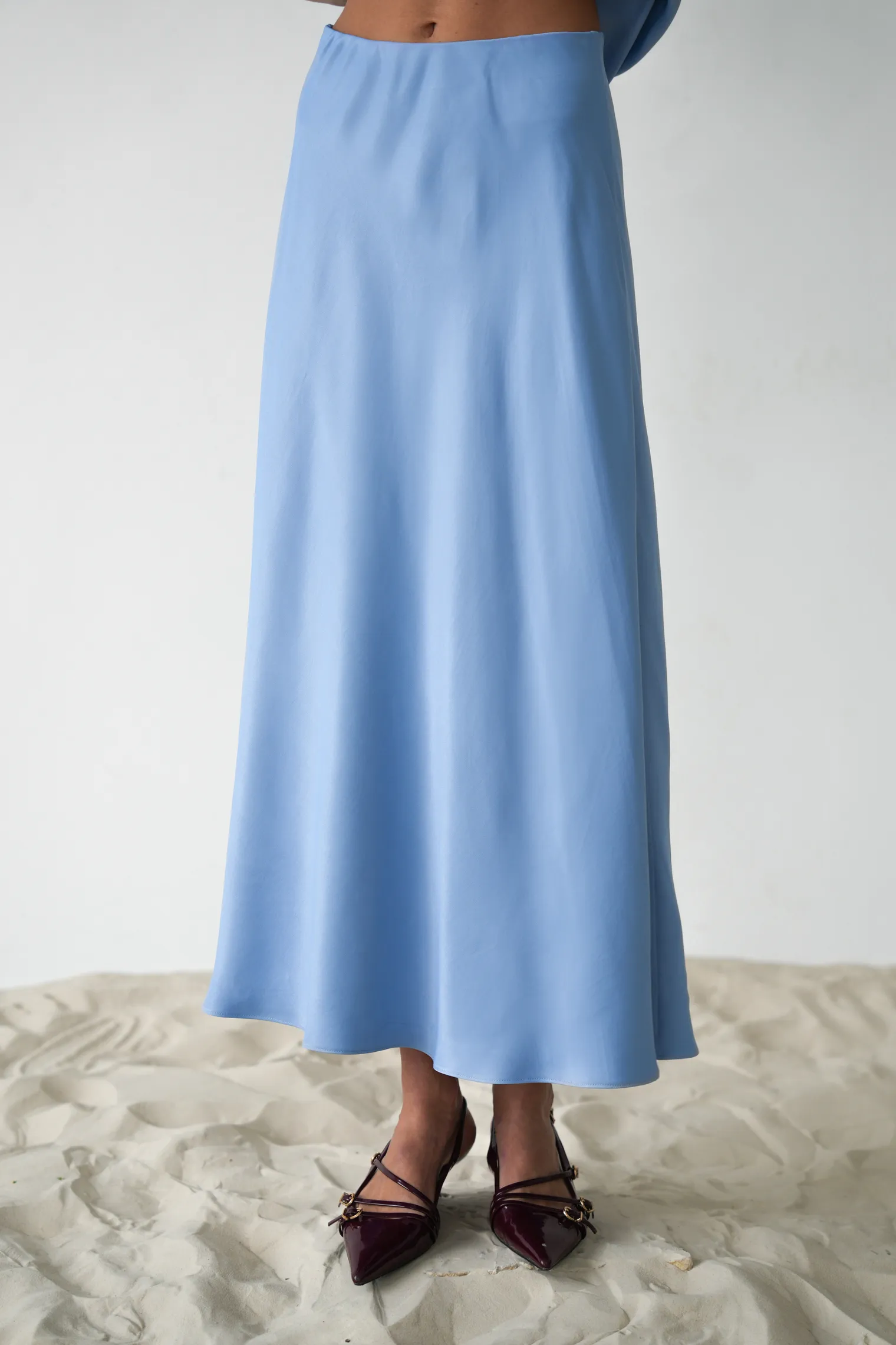 Юбка миди из вискозы голубого цвета фото 6