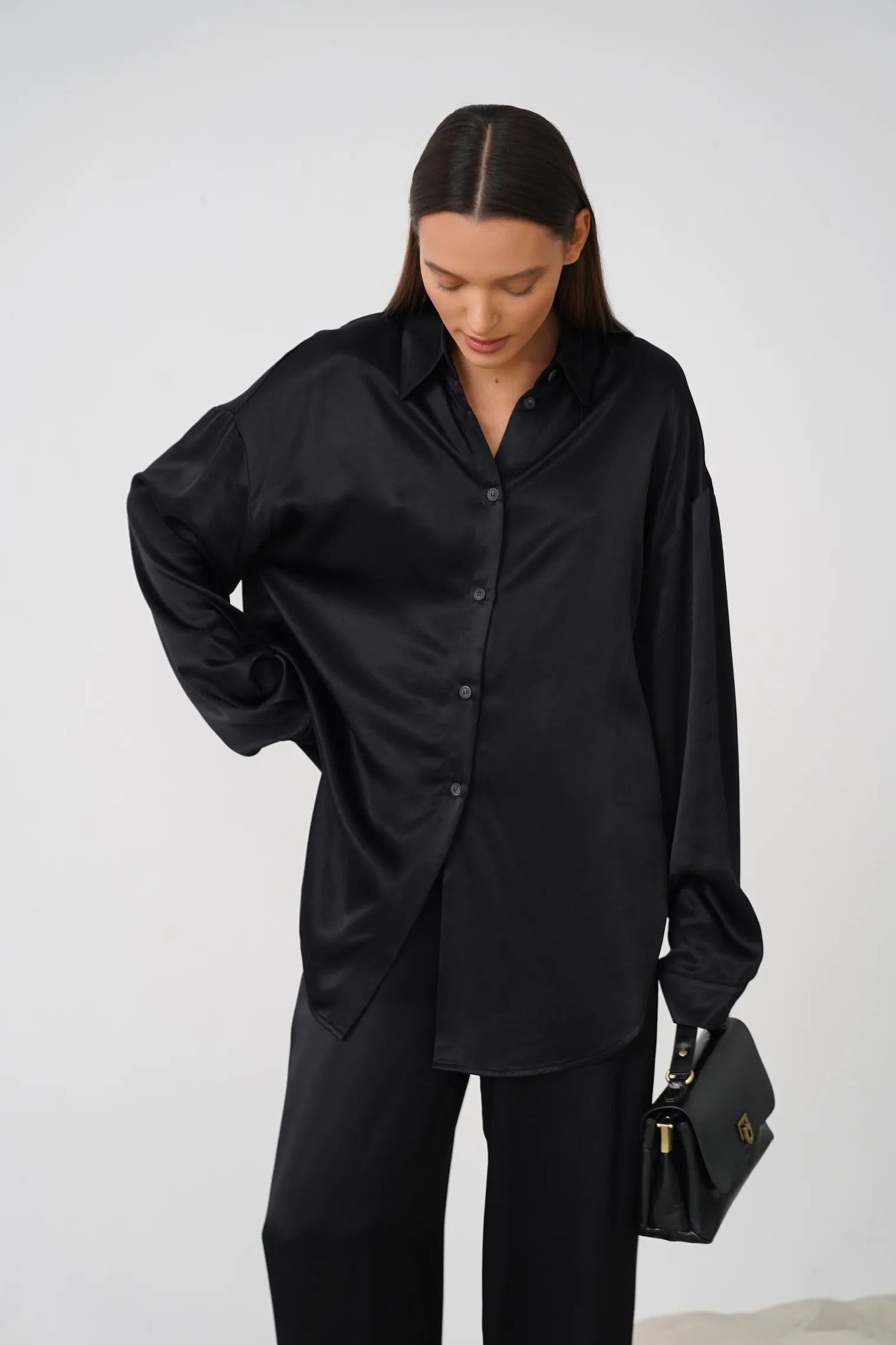 Рубашка свободного кроя с длинным рукавом чёрного цыета фото 1