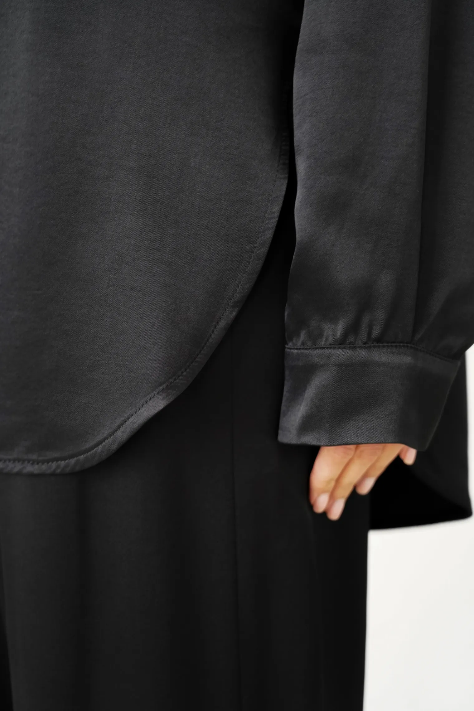 Рубашка свободного кроя с длинным рукавом чёрного цыета фото 2