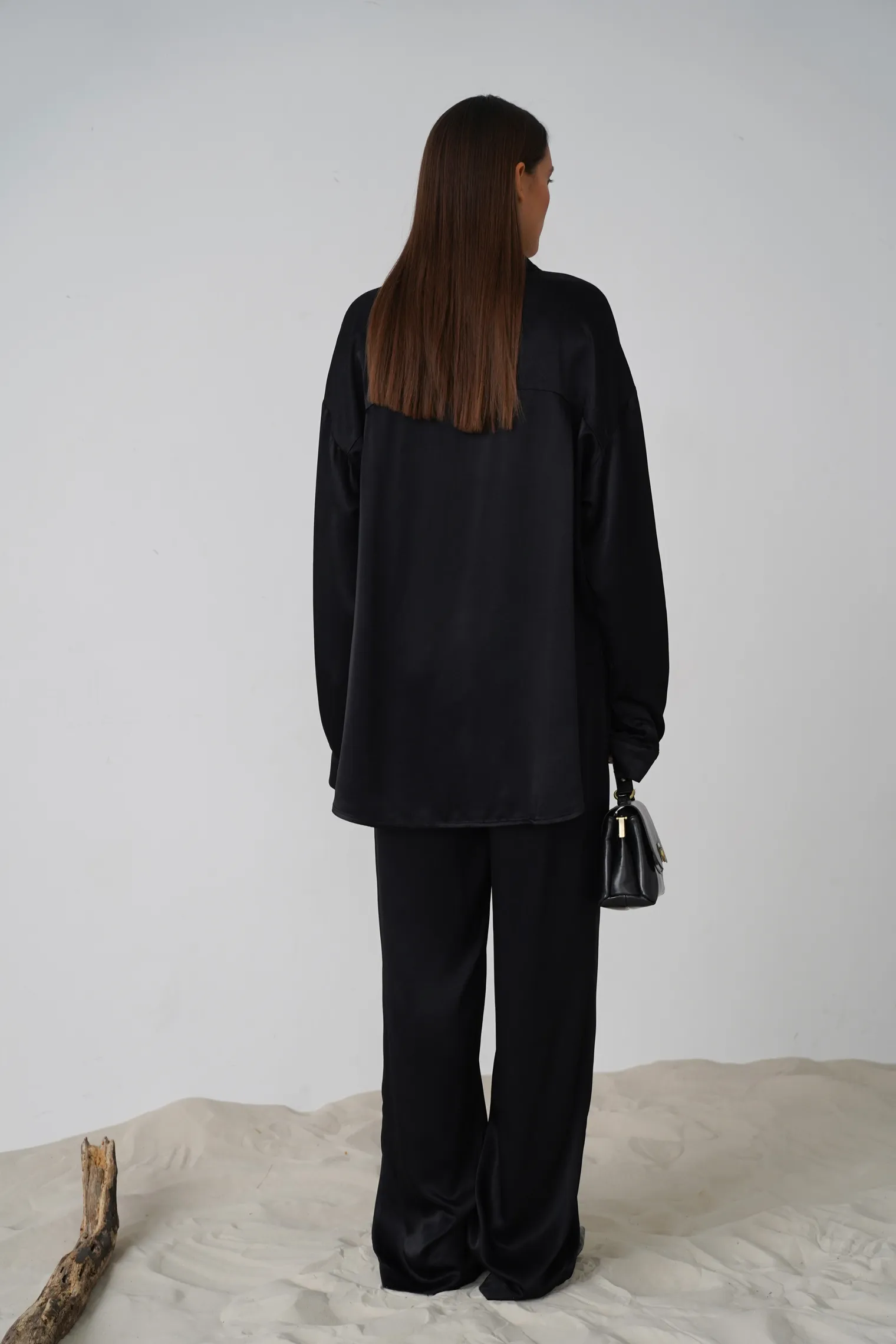 Рубашка свободного кроя с длинным рукавом чёрного цыета фото 6