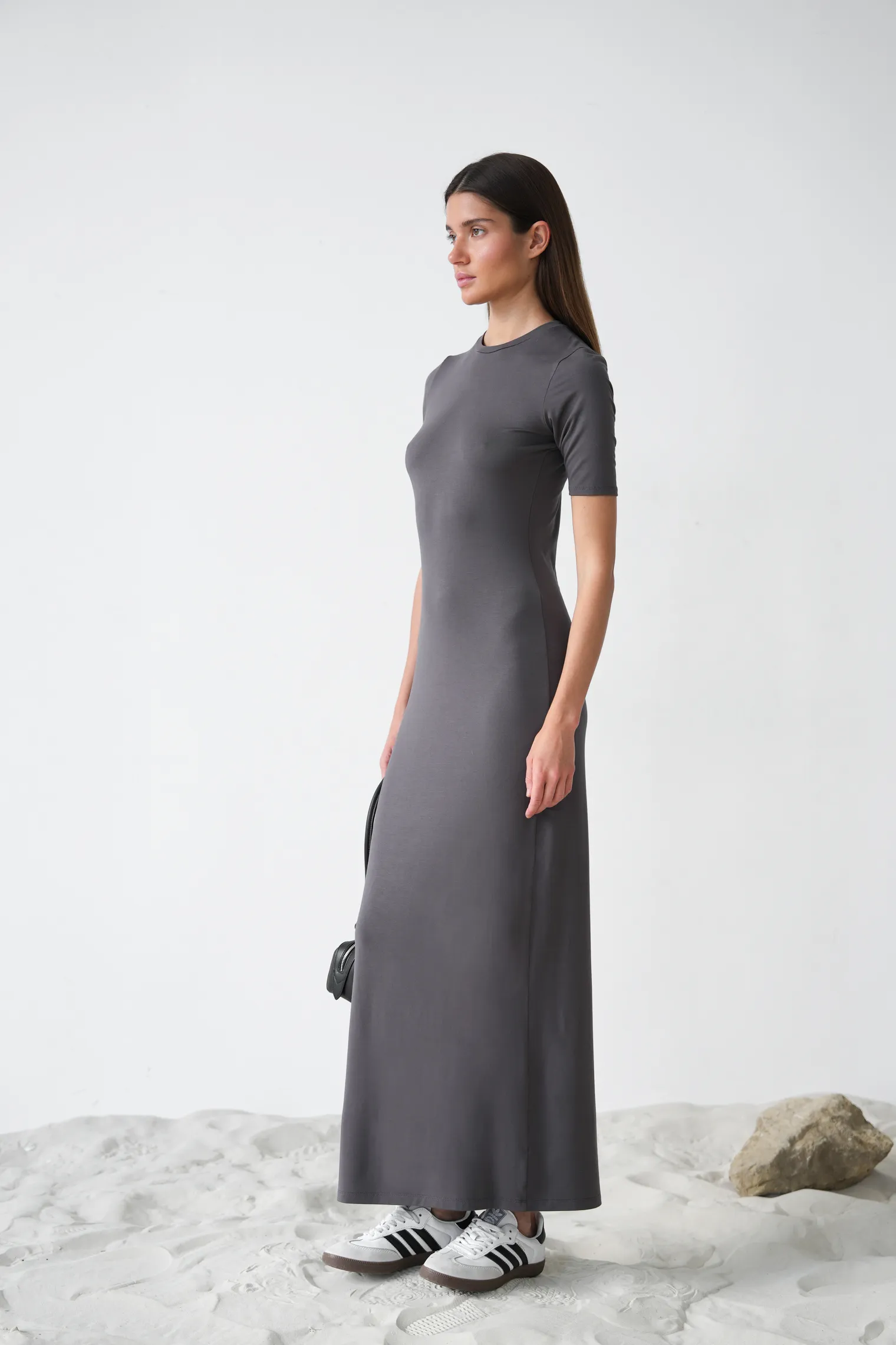 Платье из тонкого трикотажа графитового цвета фото 7