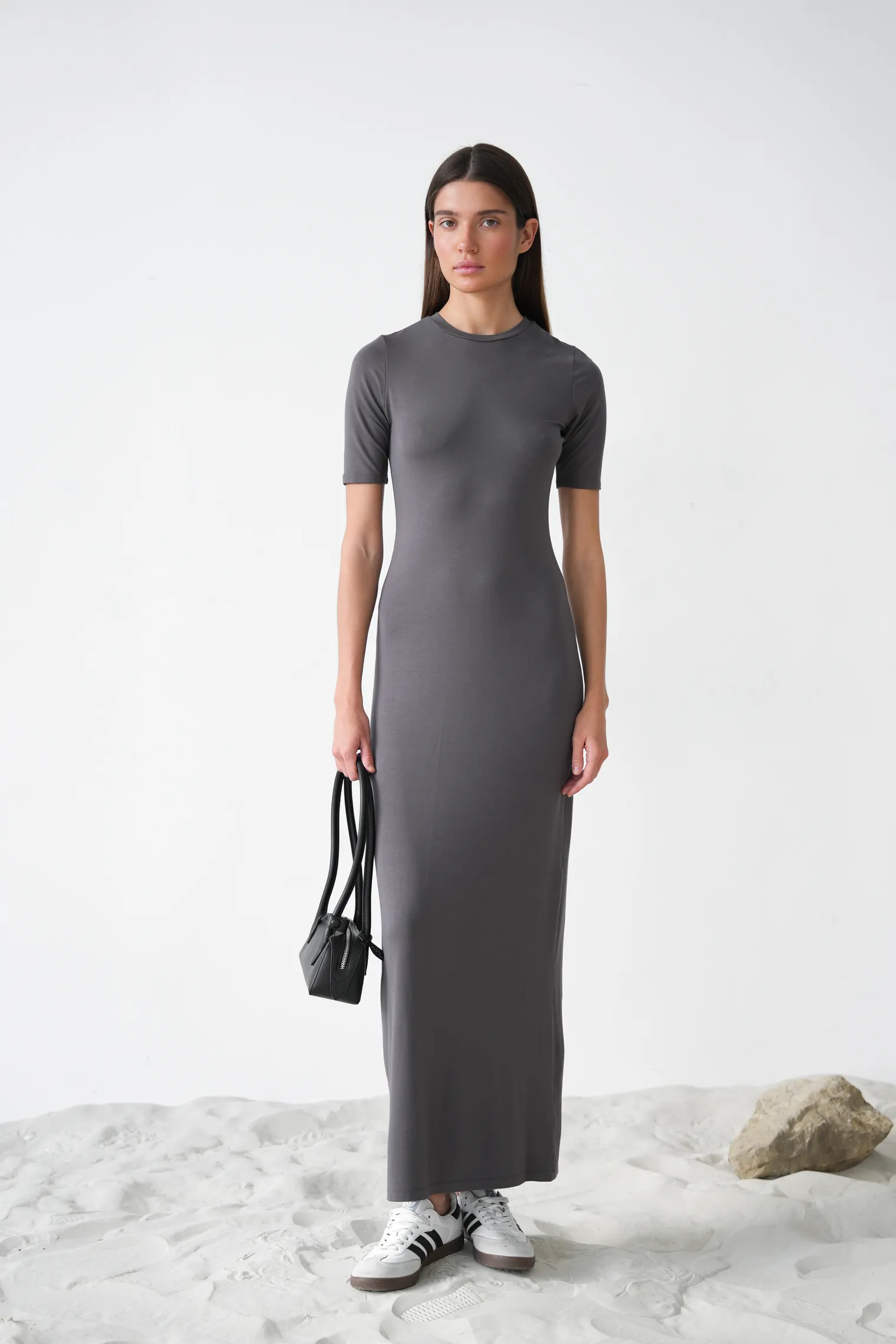 Платье из тонкого трикотажа графитового цвета фото 1