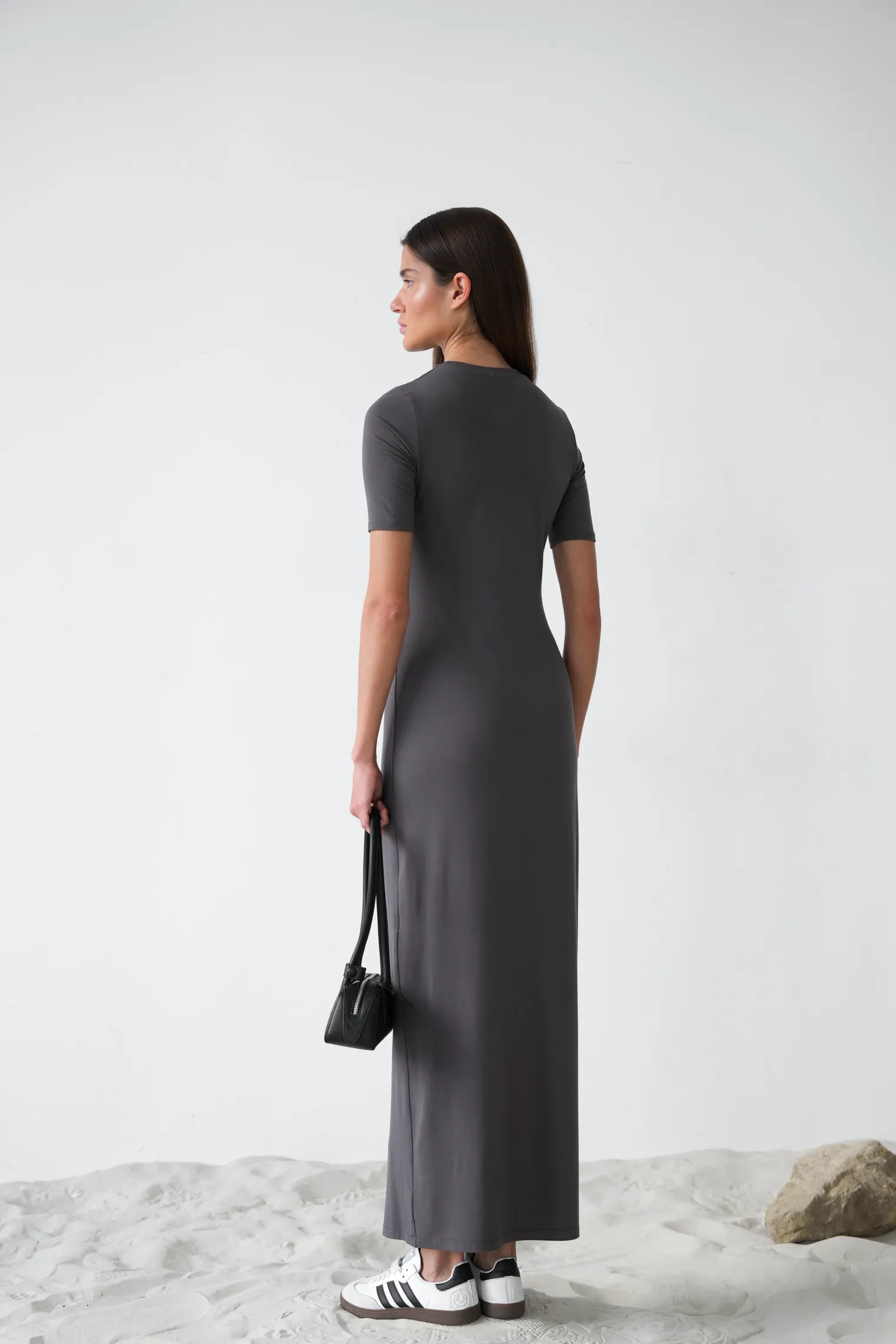 Платье из тонкого трикотажа графитового цвета фото 4