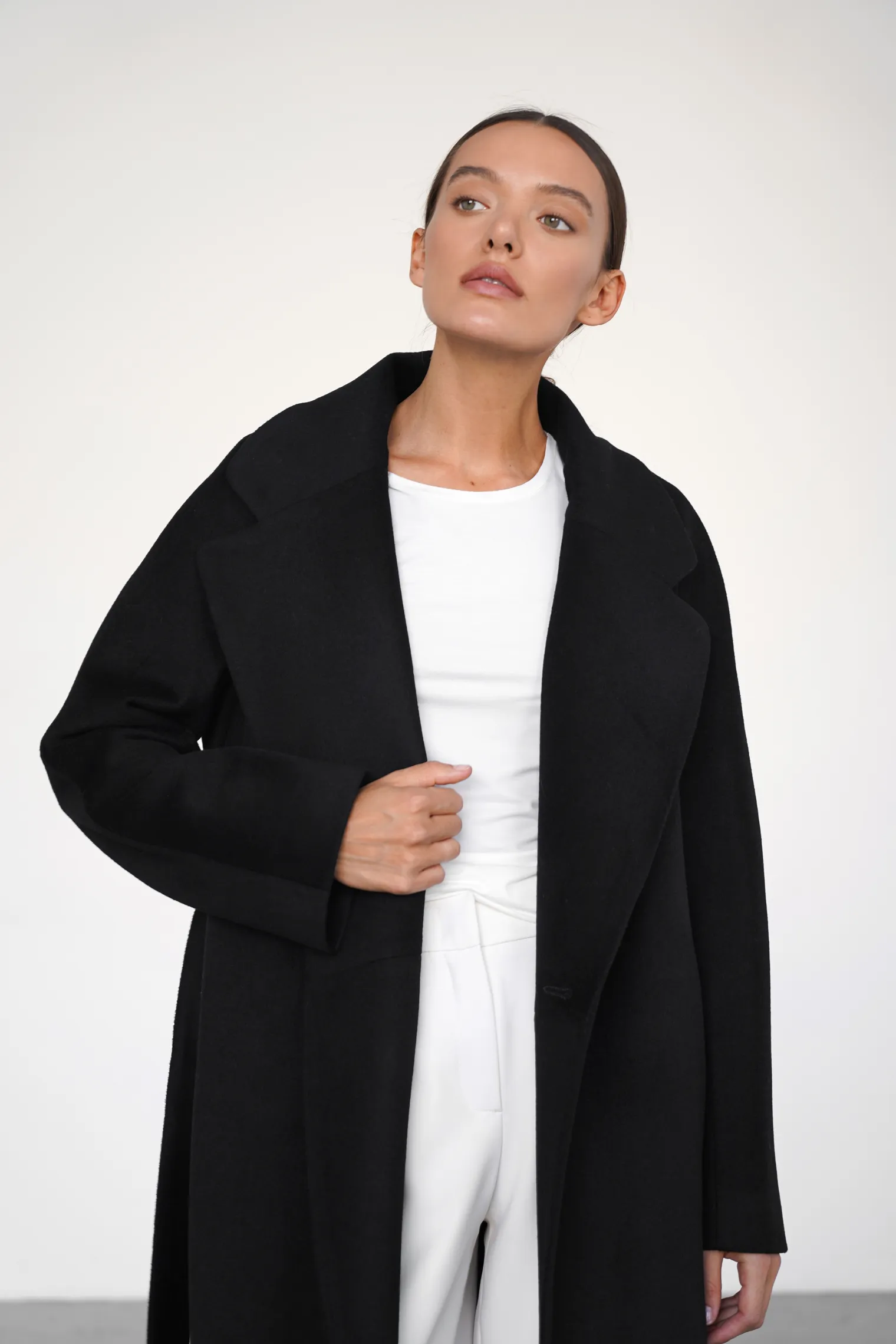 Пальто-халат с поясом чёрного цвета фото 5