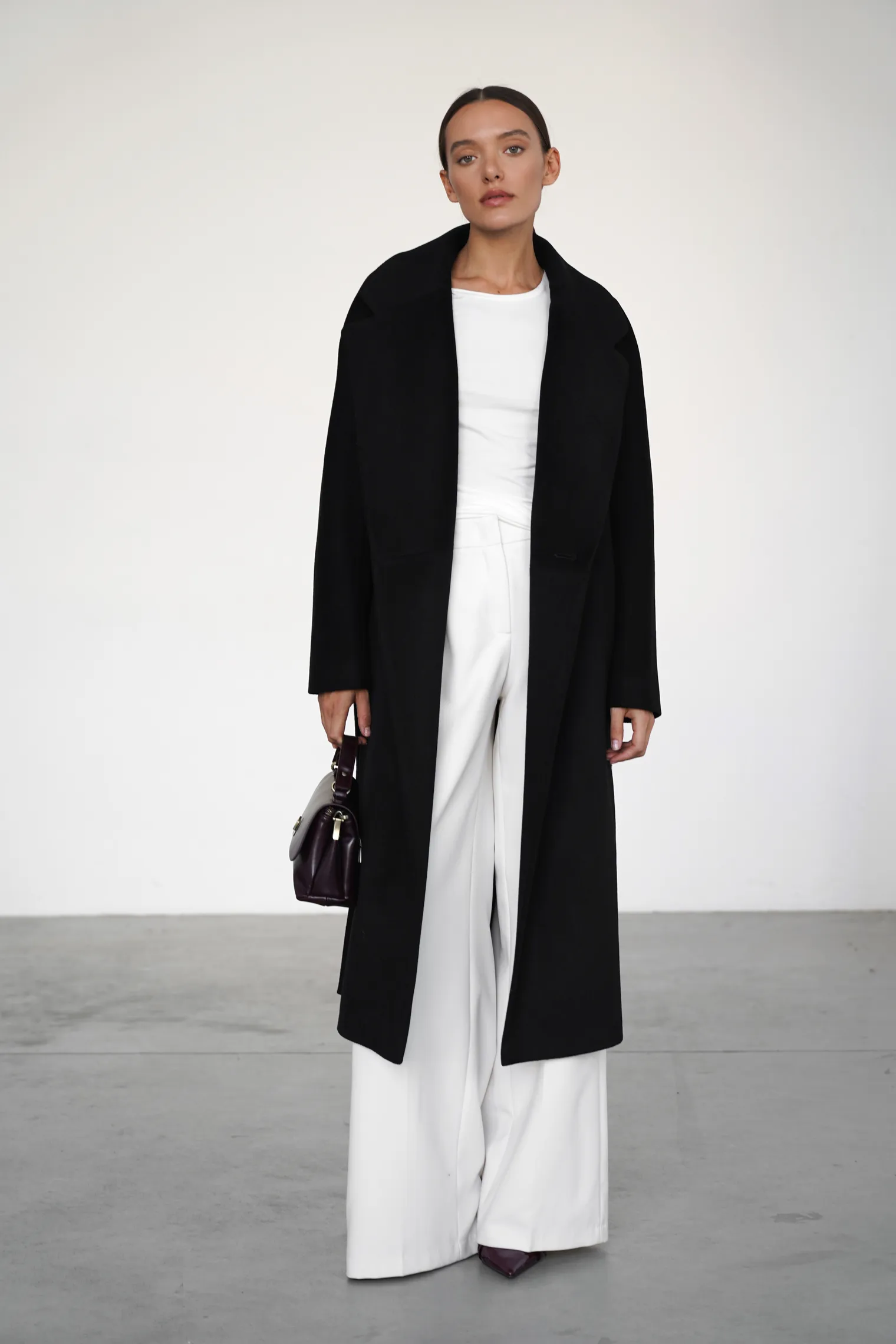 Пальто-халат с поясом чёрного цвета фото 1