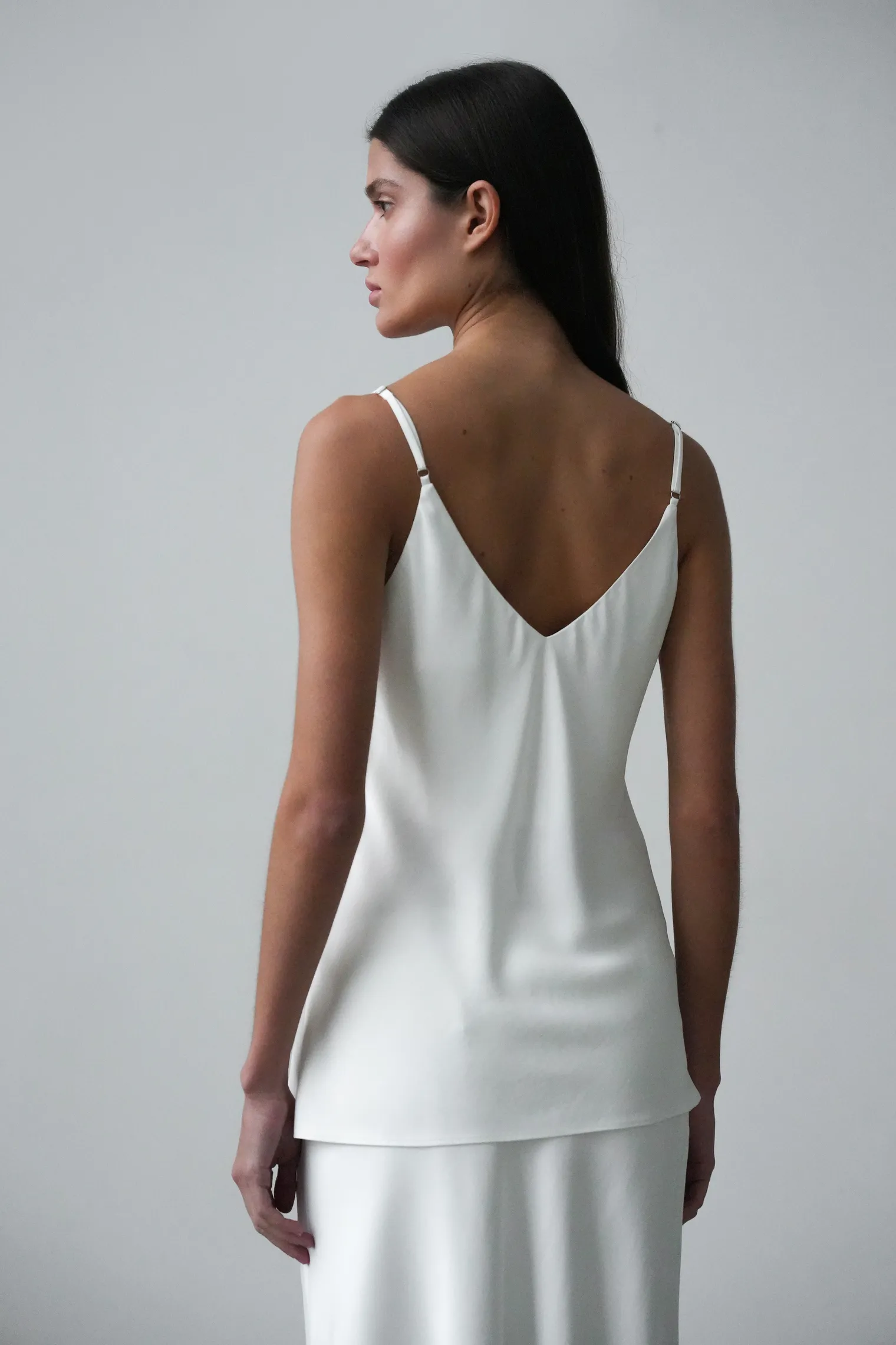 Топ из вискозы на бретелях белого цвета фото 4