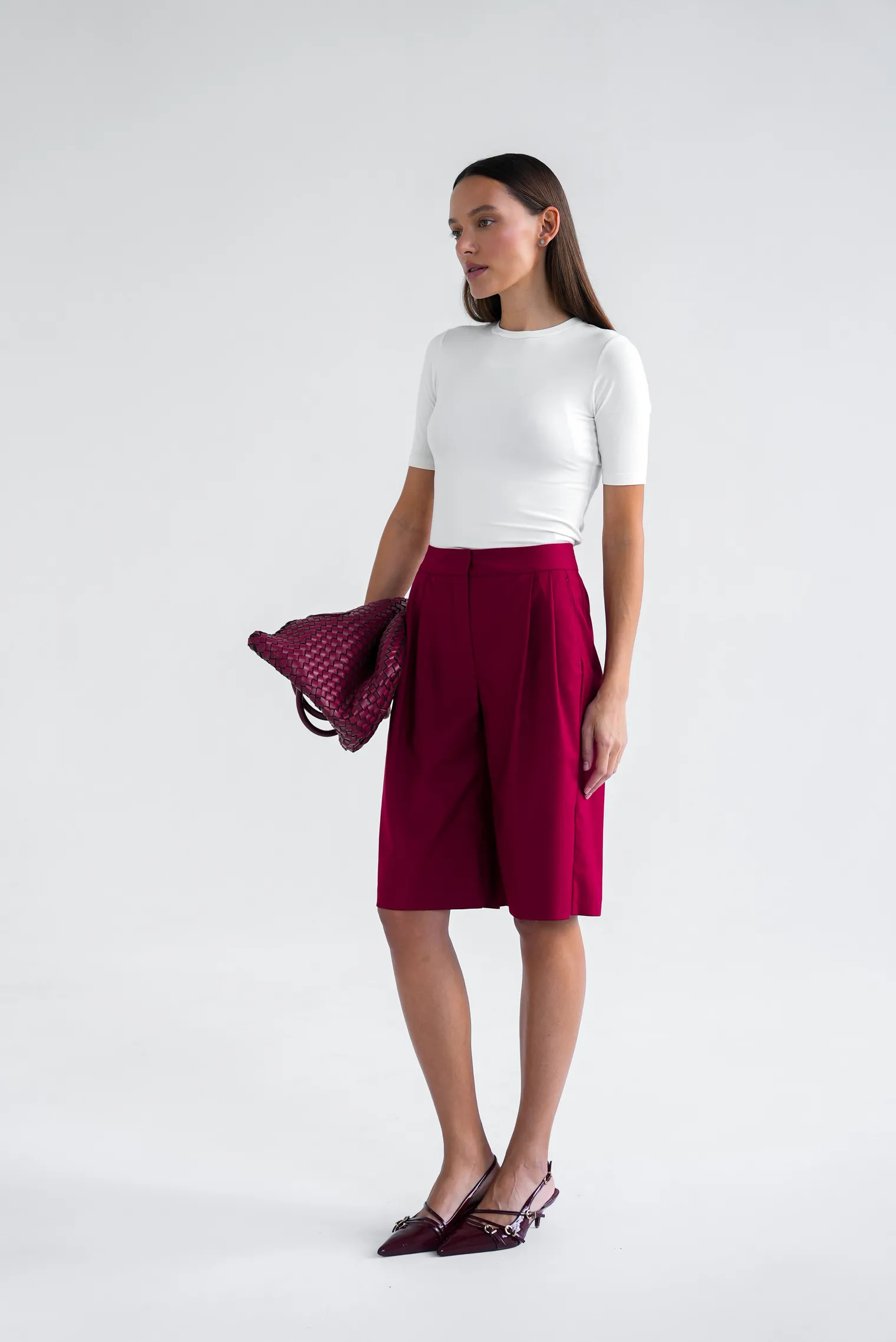 Бермуды широкого кроя с завышенной талией со складками винного цвета фото 3