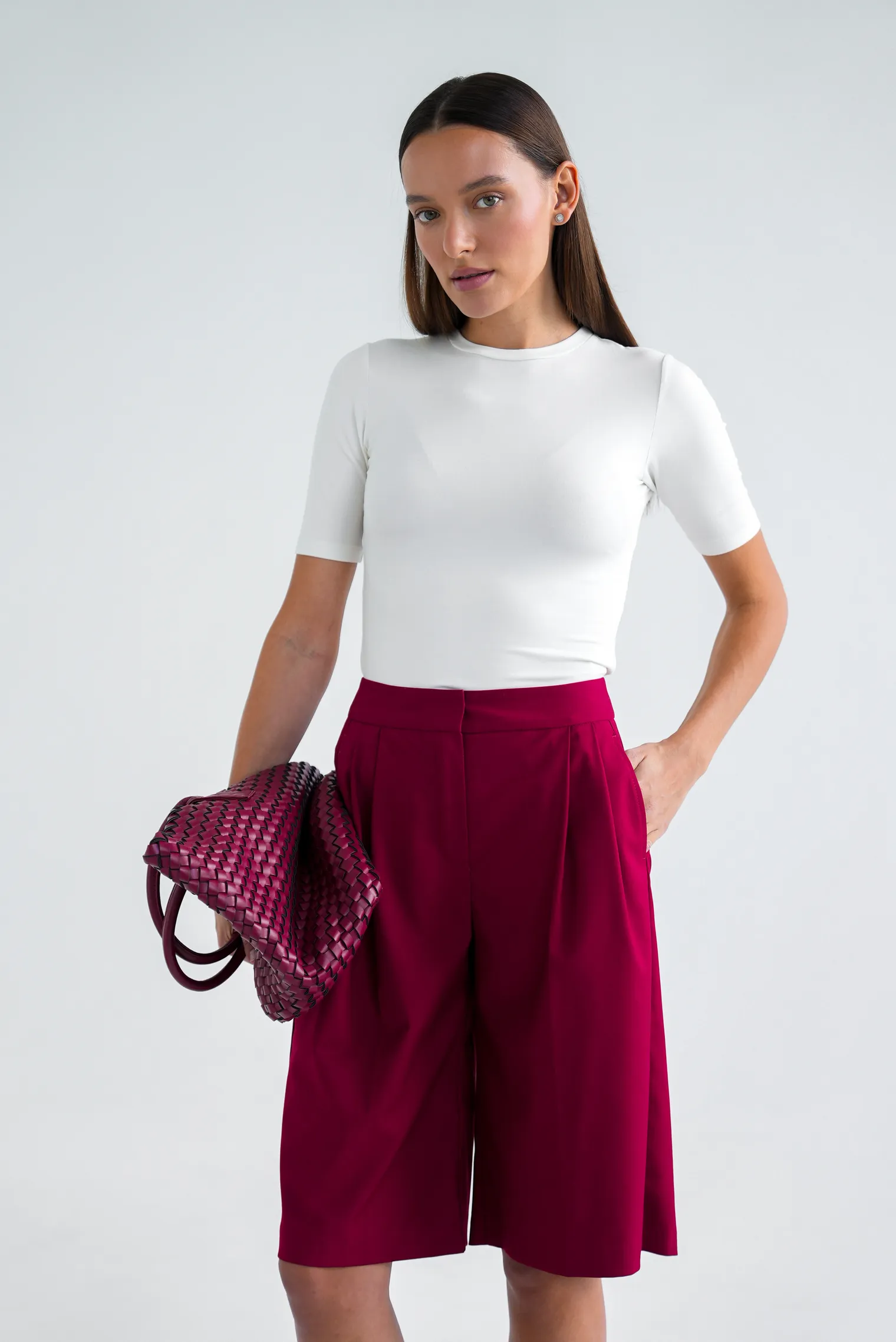 Бермуды широкого кроя с завышенной талией со складками винного цвета фото 6