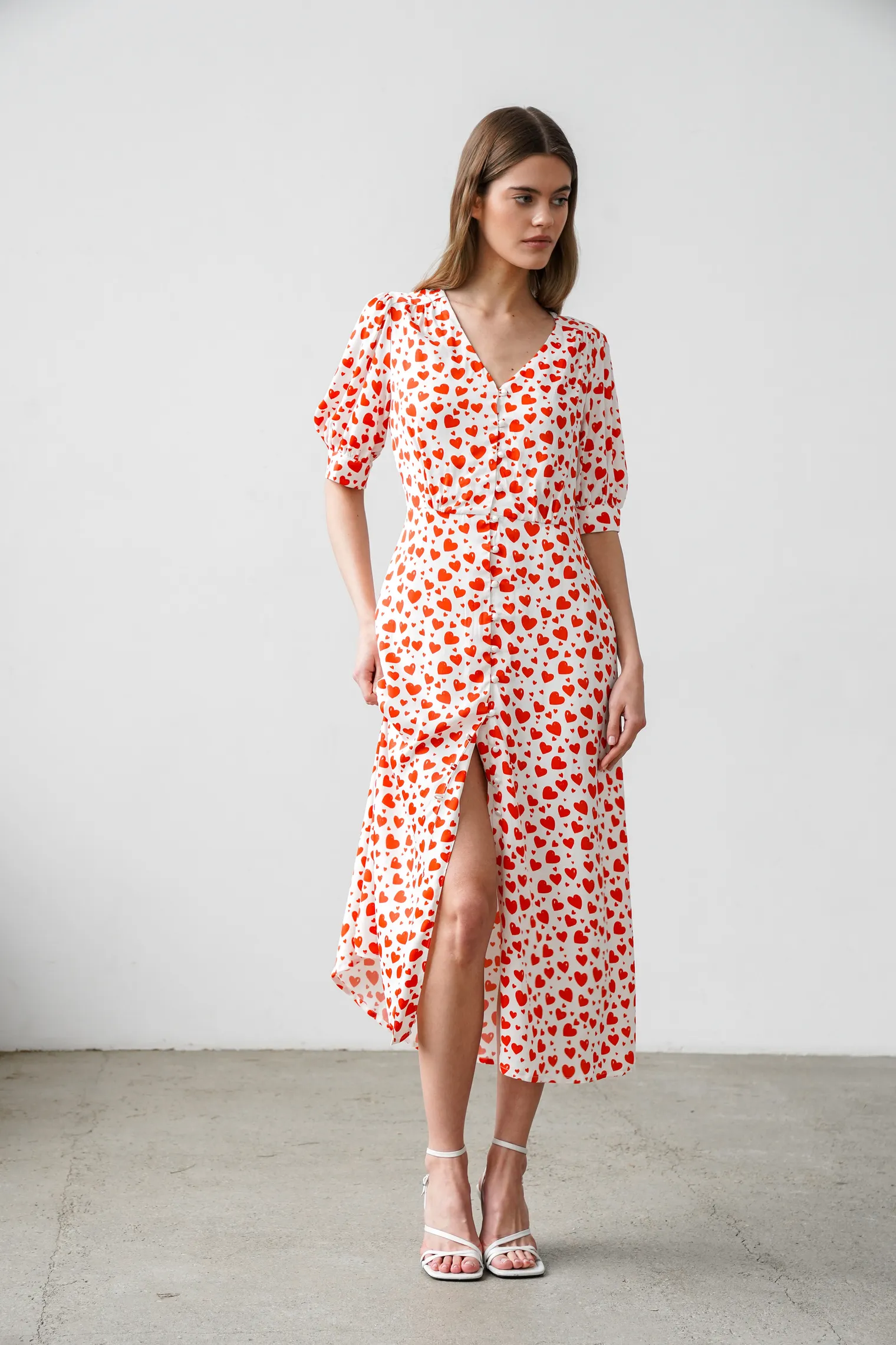 Платье миди на пуговицах с принтом сердца в цвете белый/красный фото 7