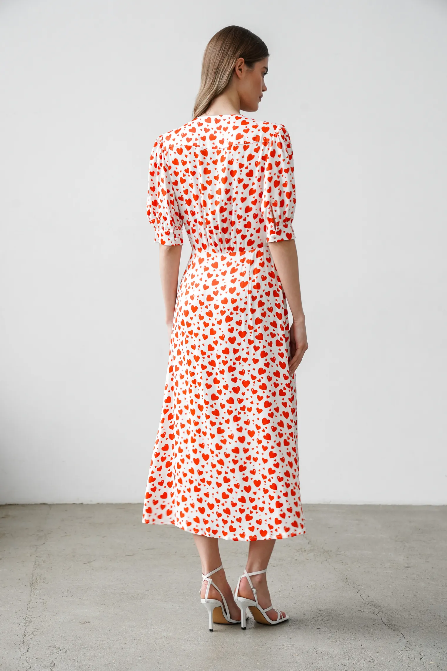 Платье миди на пуговицах с принтом сердца в цвете белый/красный фото 4