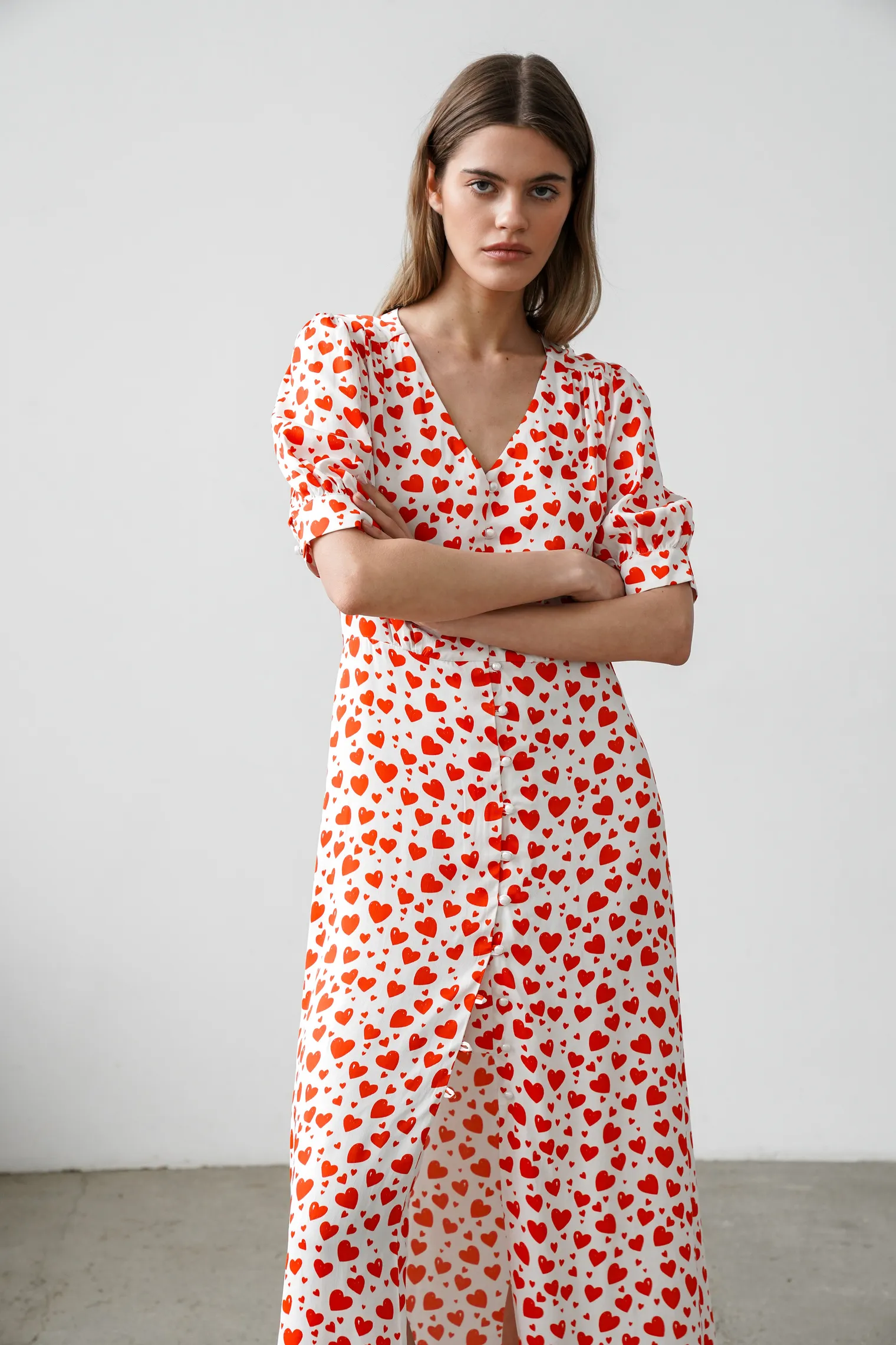 Платье миди на пуговицах с принтом сердца в цвете белый/красный фото 5