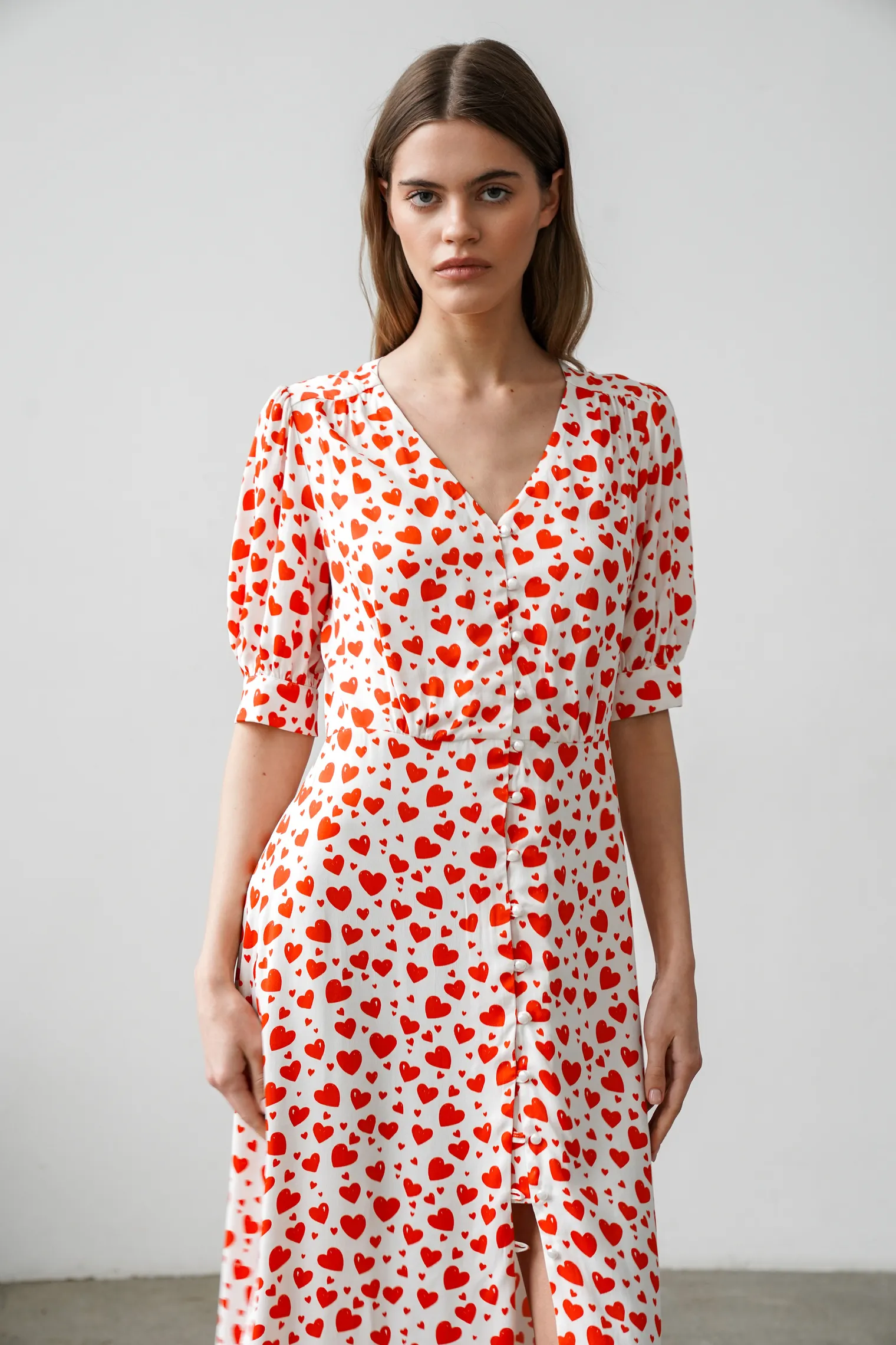 Платье миди на пуговицах с принтом сердца в цвете белый/красный фото 8