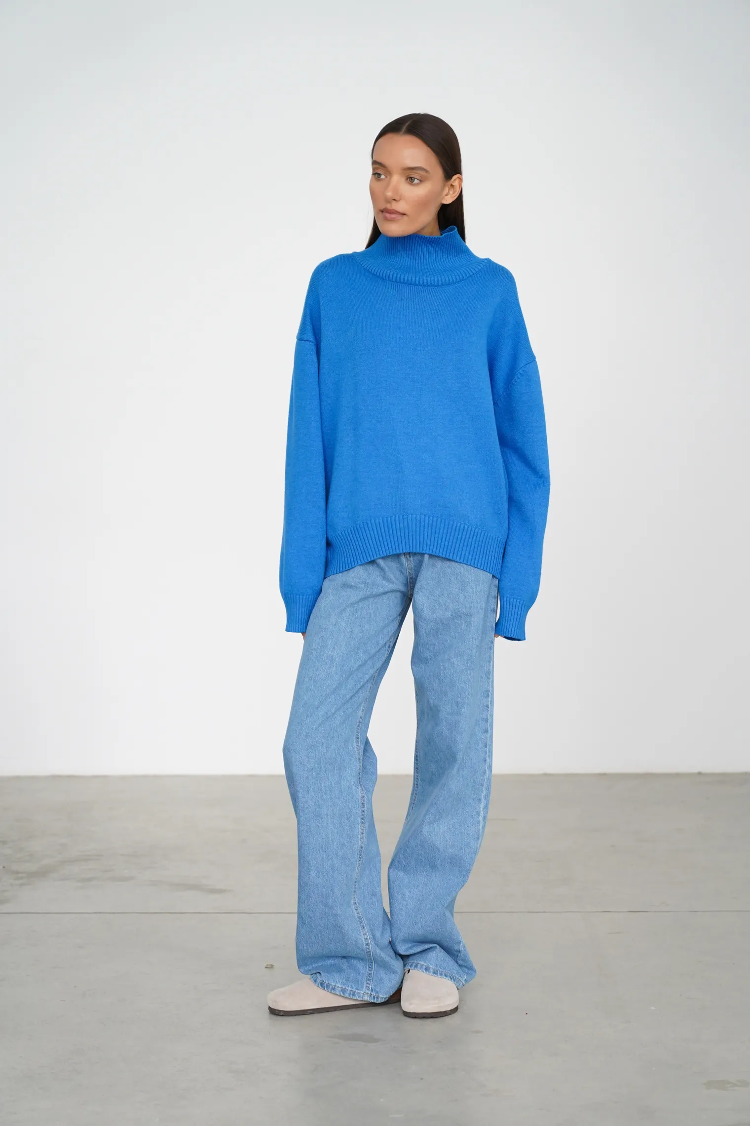 Джинсы широкого кроя с завышенной талией цвета голубая варка фото 1