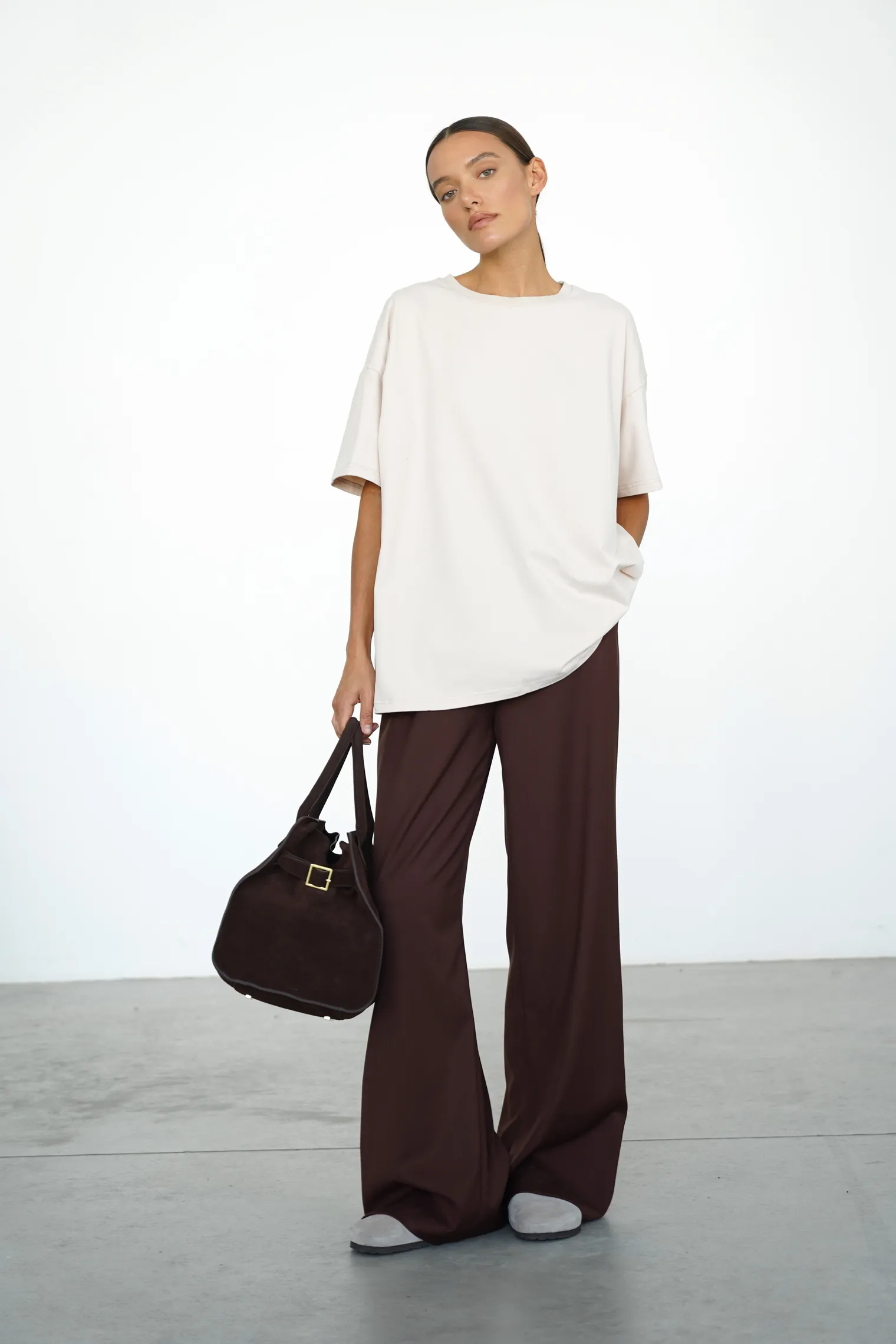 Брюки прямого кроя с карманами цвета горький шоколад фото 5