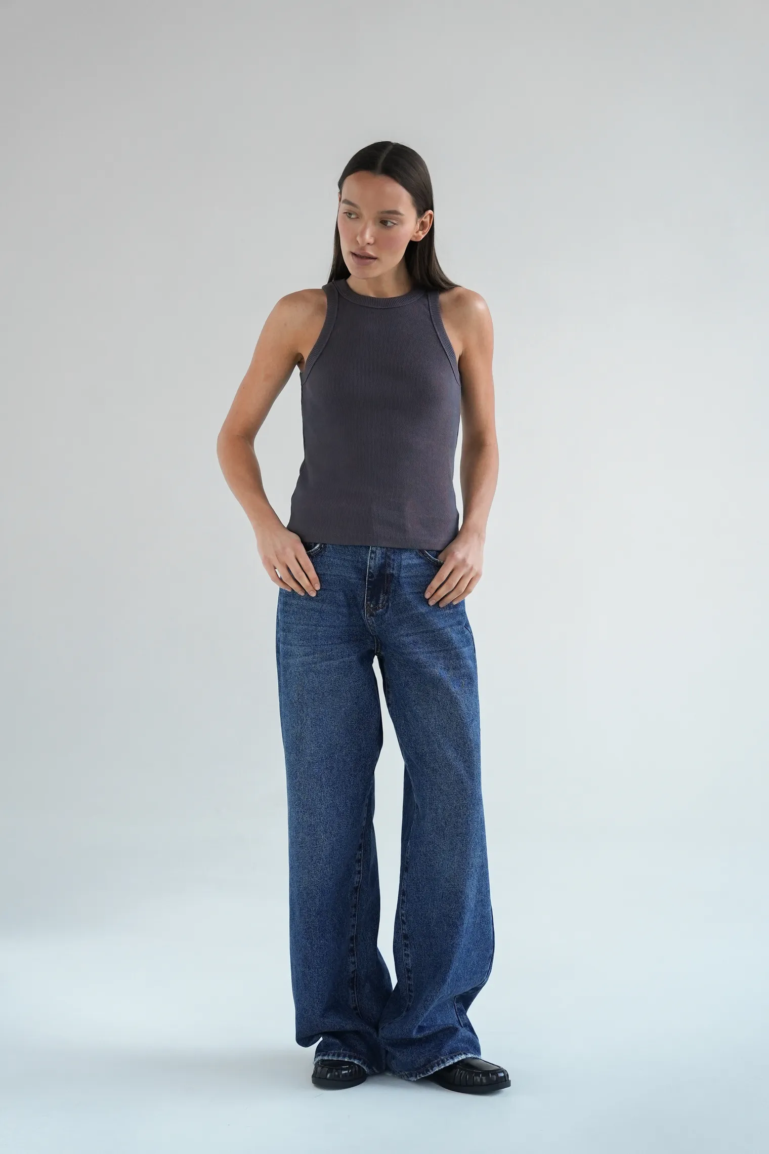 Майка в рубчик тёмно-серого цвета фото 5