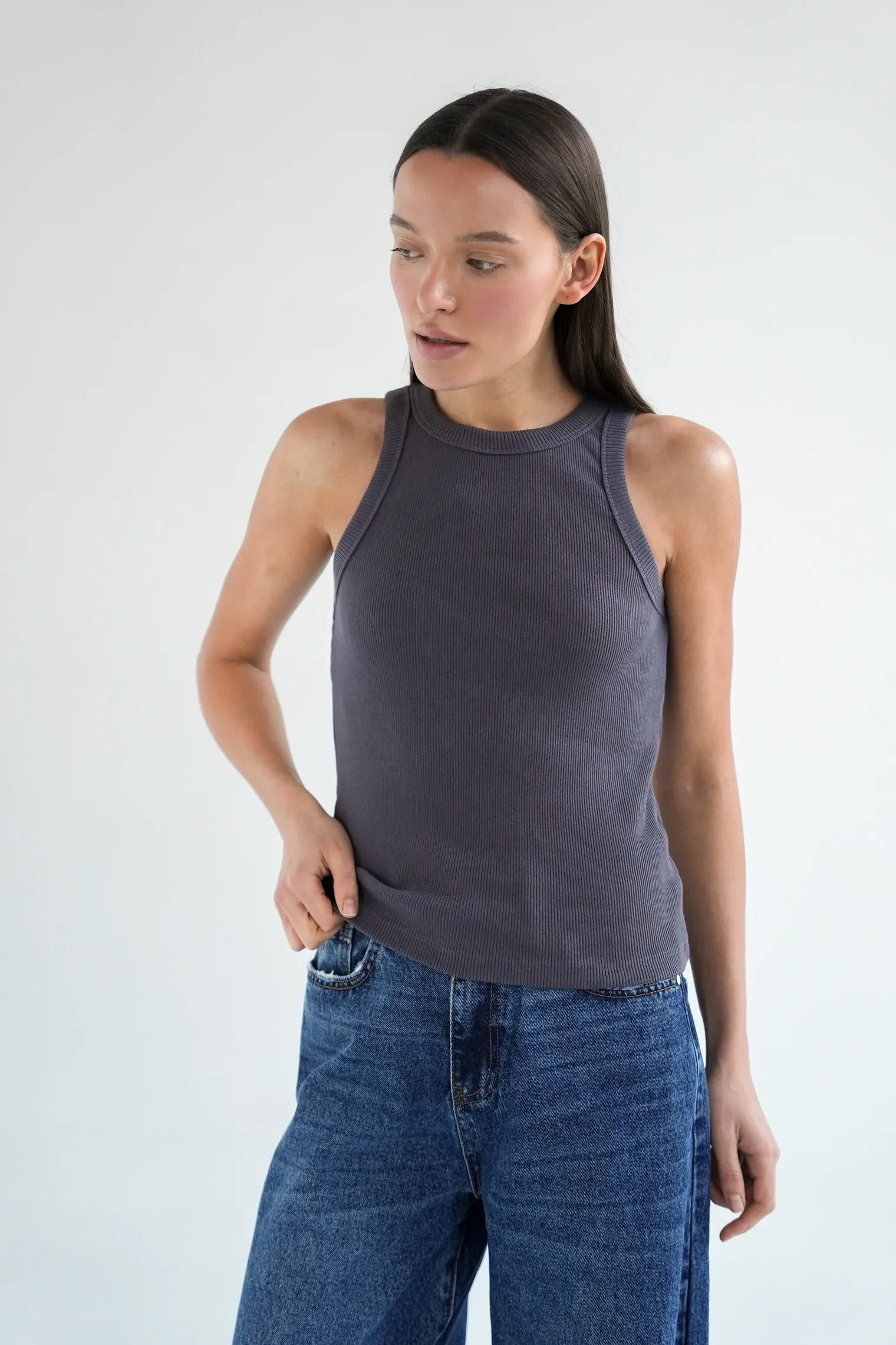 Майка в рубчик тёмно-серого цвета фото 6