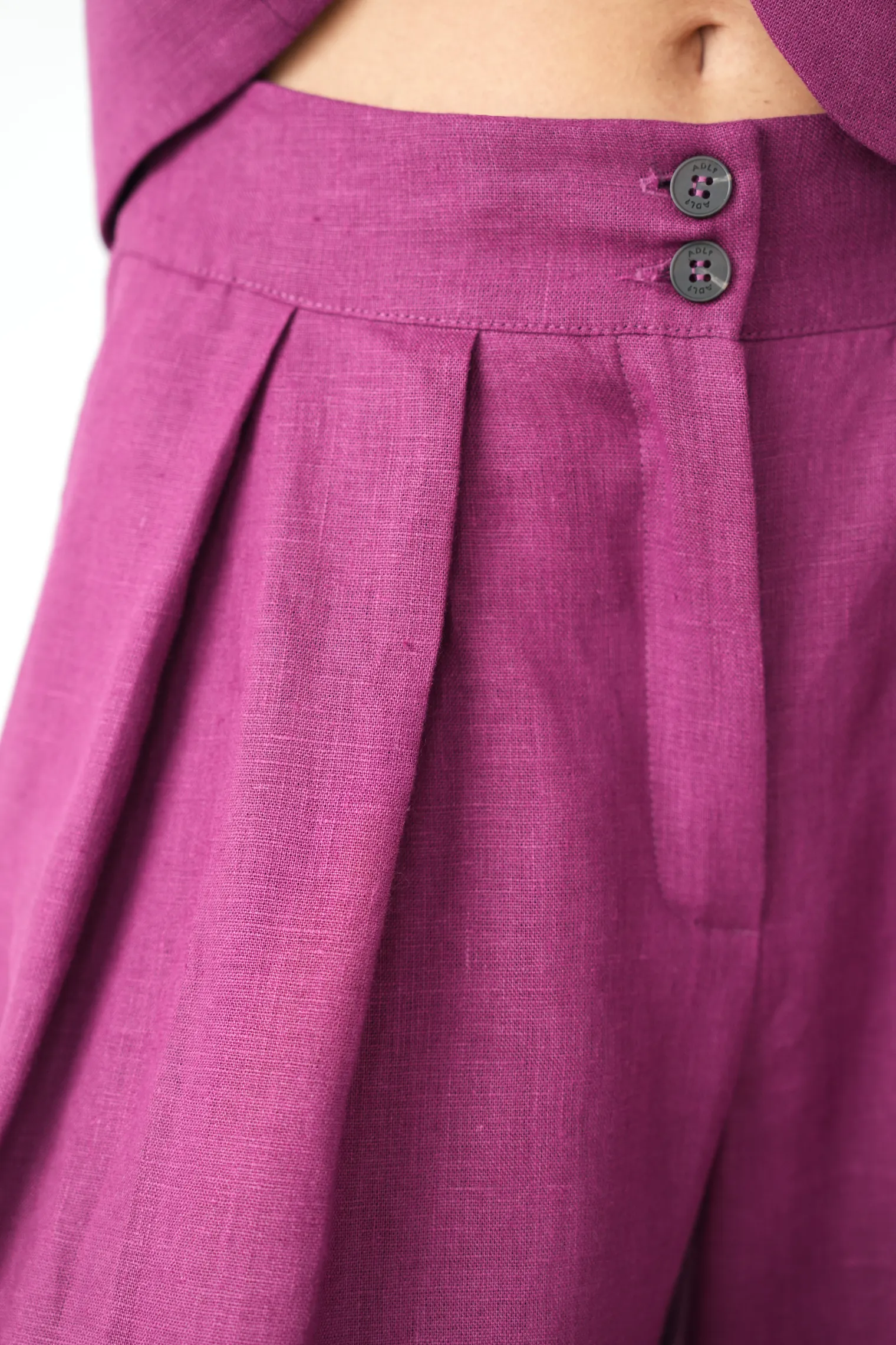 Брюки широкого кроя с завышенной талией со складками сливового цвета фото 2